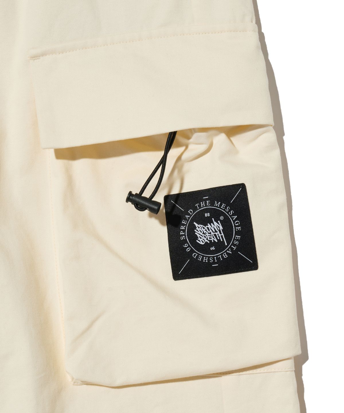 브라운브레스(BROWNBREATH) STAMP TAG CARGO PANTS - IVORY