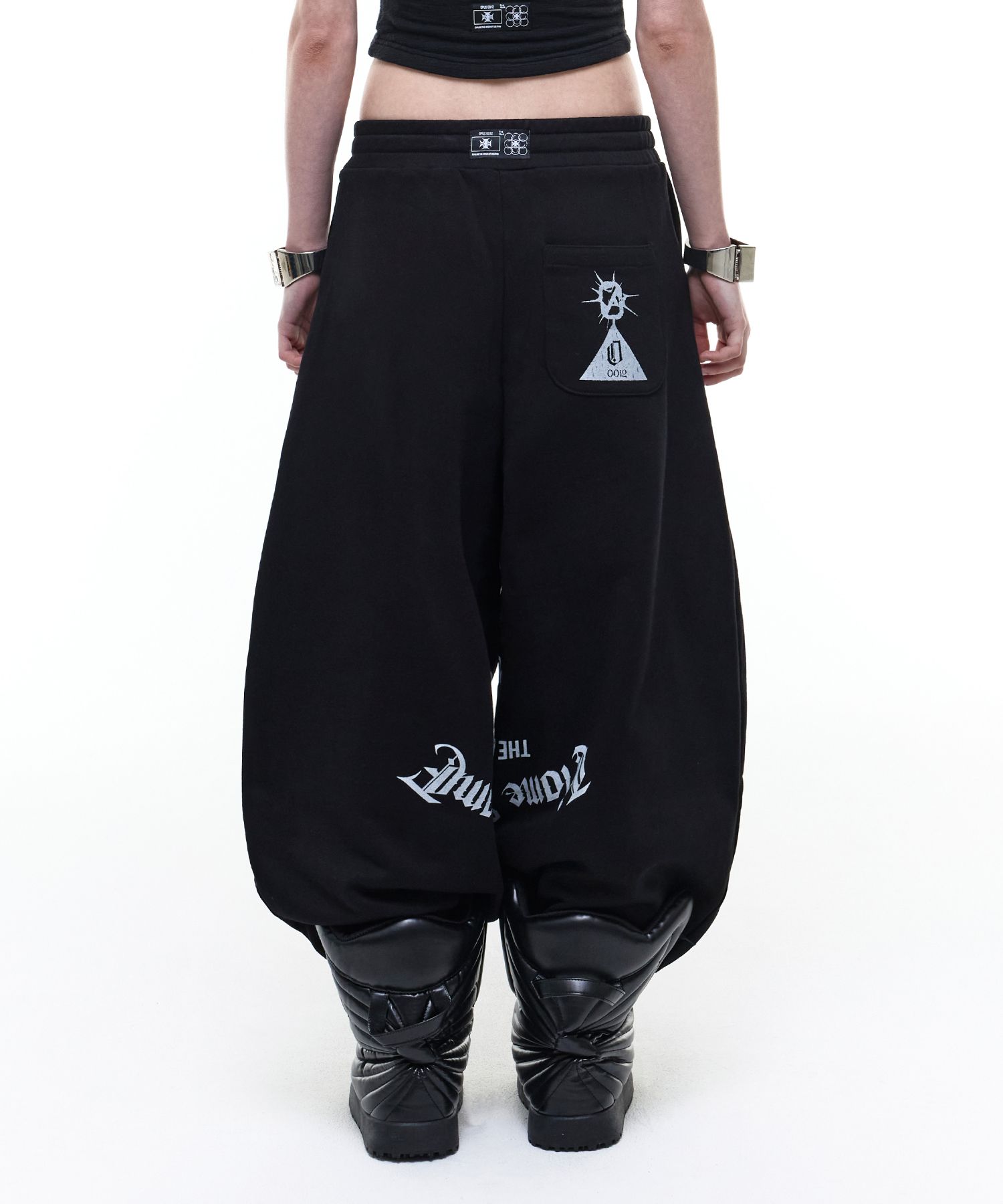 ◆THE MUSEUM VISITOR◆ BOUCLE SWEAT PANTS 15176 The Met x PacSun Boucle Knit Sweatpants | PacSun