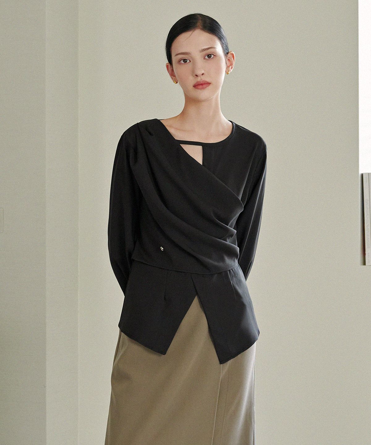 미케네(MICANE) 포쉴리 넥 포인트 랩 블라우스