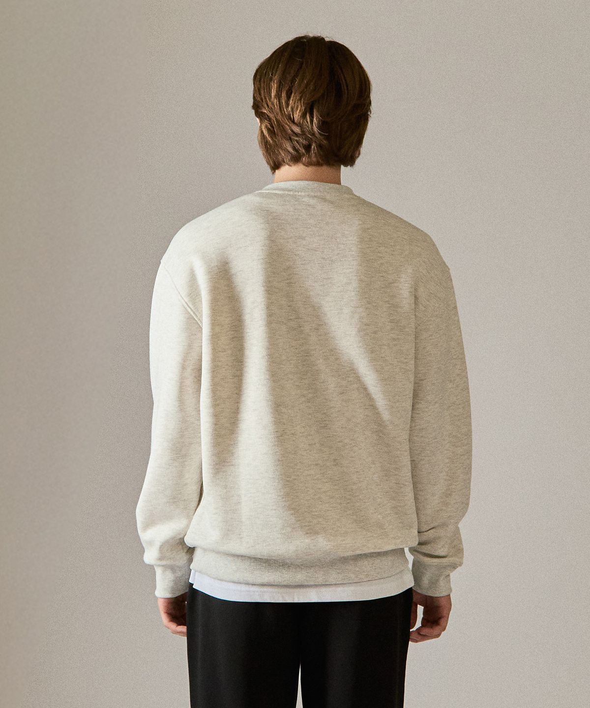 베이직하우스(BASIC HOUSE) 베이직 기모 맨투맨 오트밀 LATS7101