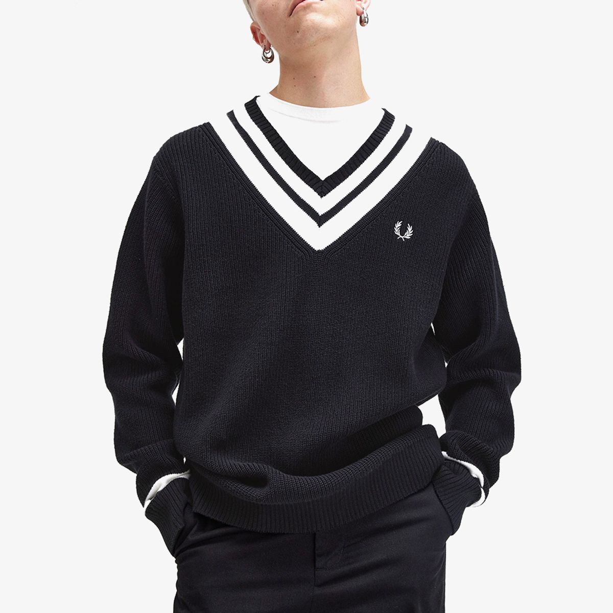 프레드페리(FRED PERRY) [Sharp] 스트라이프 트림 브이넥 니트 (102) AFPM2438541-102