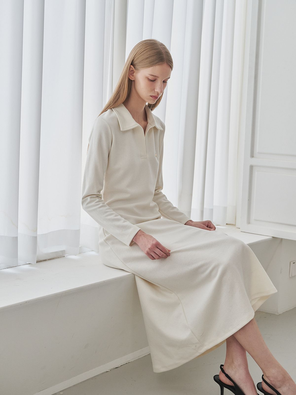 누브(NOUVE) Slim Fit Collar Dress - Ivory