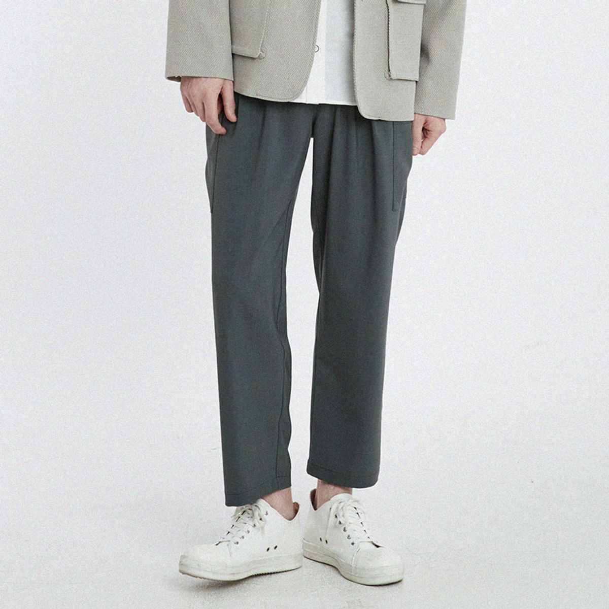 커스텀어스(CUSTOMUS) 포켓 원턱 E-밴딩 세미 배기 팬츠 CXS24FWPT811 GRY
