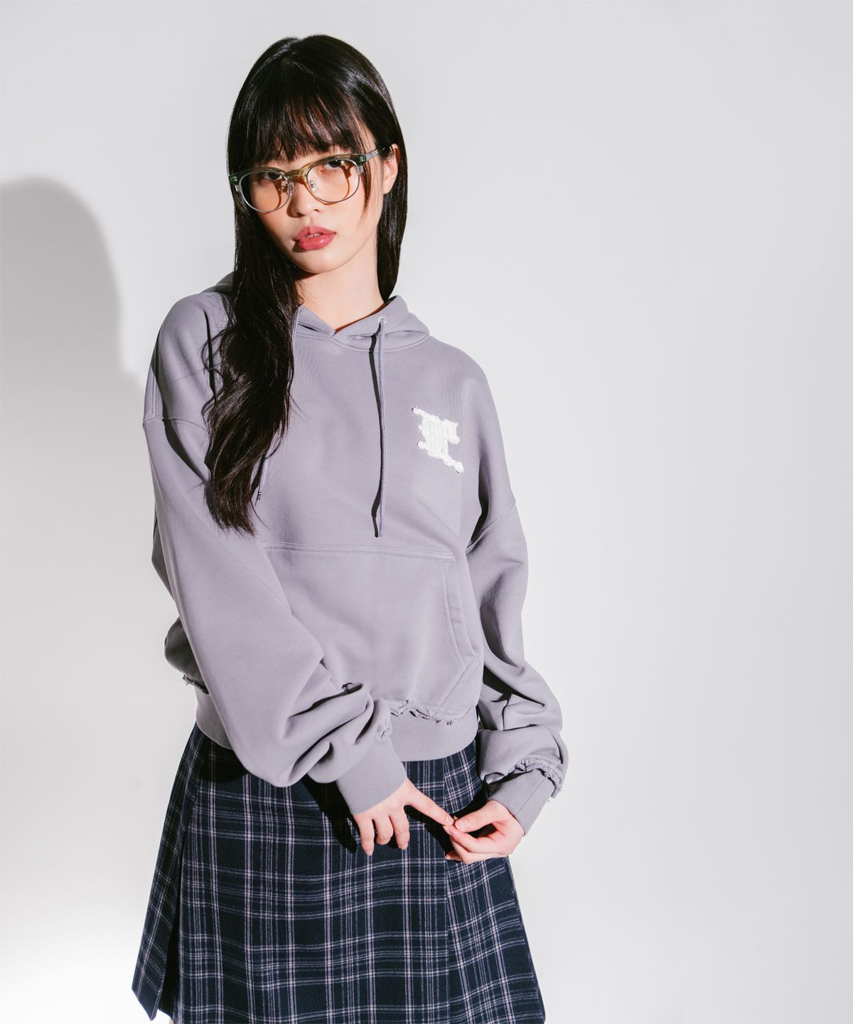 엘엠씨(LMC) WM GOTHIC APPLIQUE CROPPED HOODIE gray