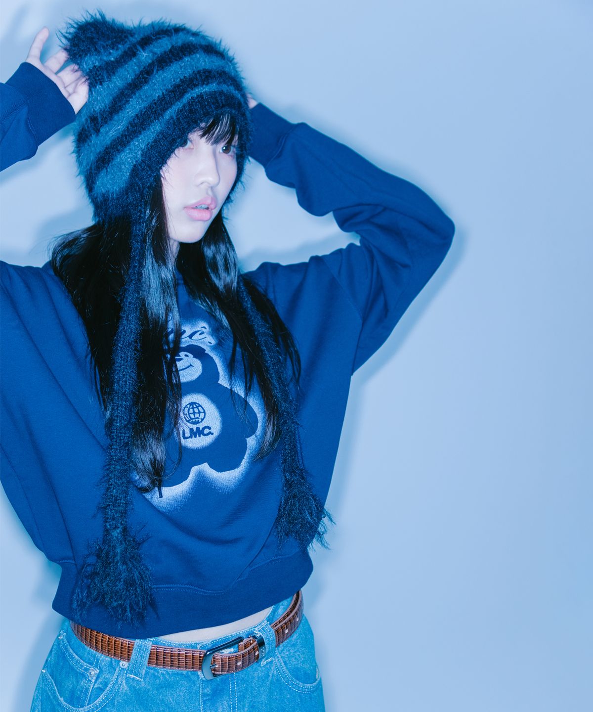 엘엠씨(LMC) WM SPRAY BEAR CROPPED HOODIE navy
