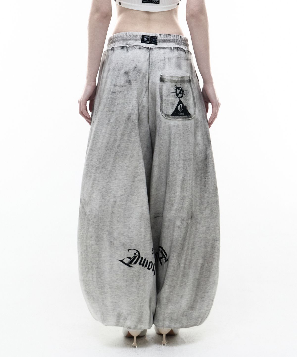 오퍼스 0012(OPUS 0012) Op. 08 SWEET FAMILY BALLOON SWEAT PANTS DIRTY WHITE