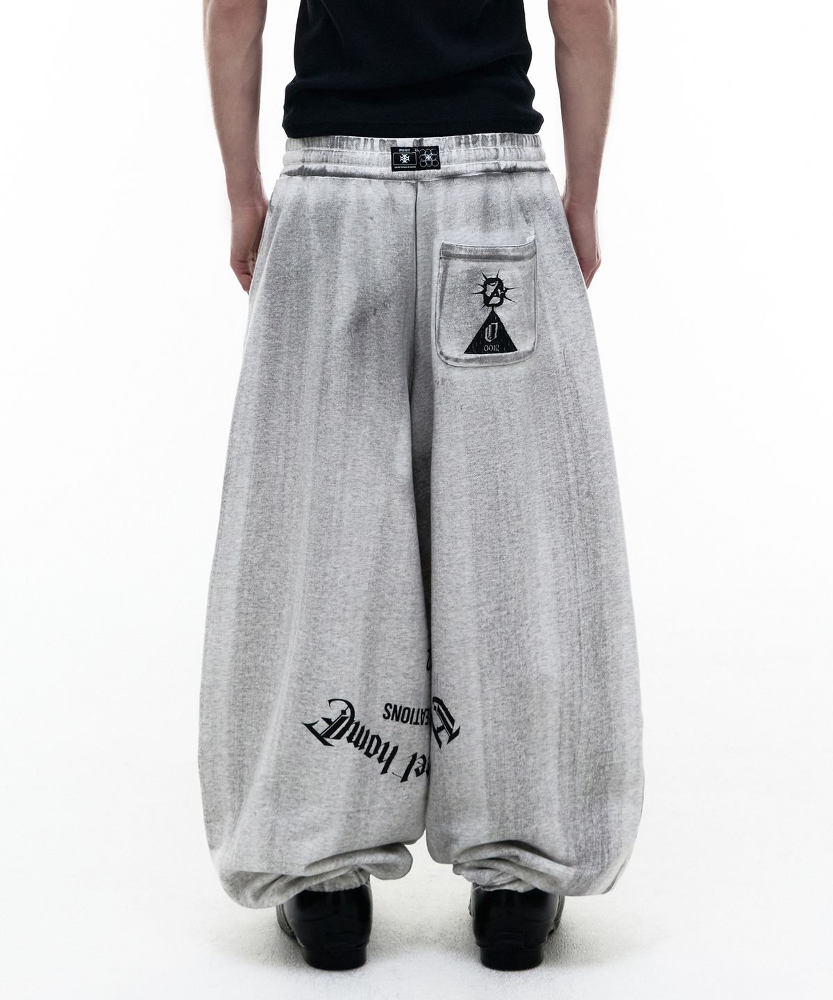 오퍼스 0012(OPUS 0012) Op. 08 SWEET FAMILY BALLOON SWEAT PANTS DIRTY WHITE