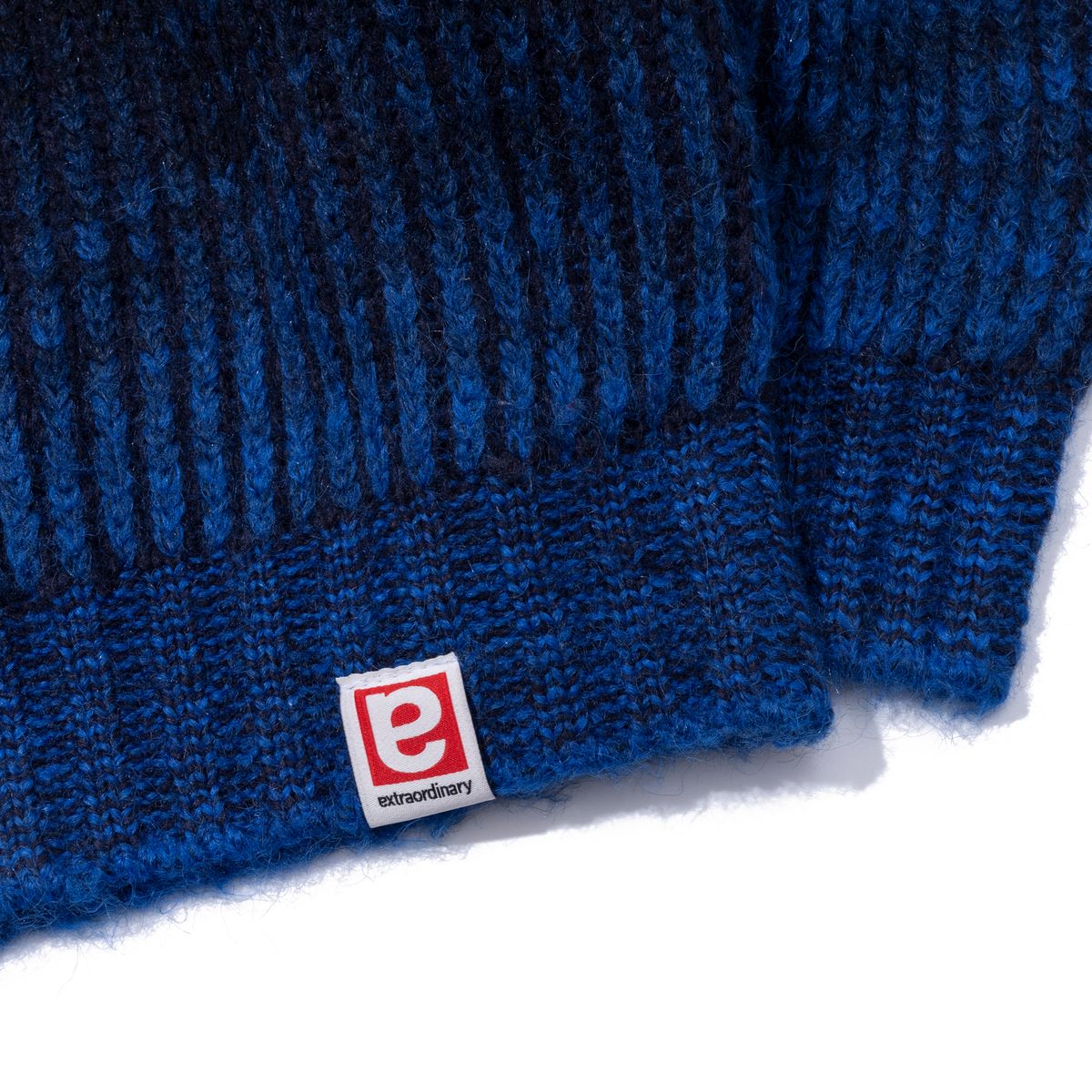 엑스트라오디너리(EXTRAORDINARY) GRADIENT SWEATER  BLUE