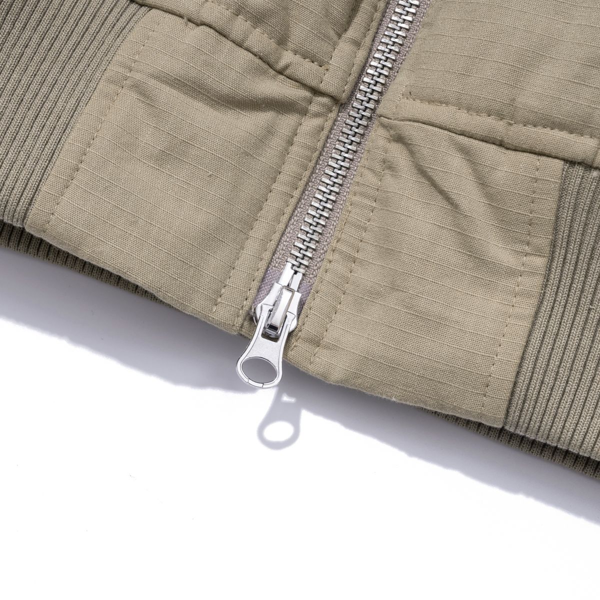 엑스트라오디너리(EXTRAORDINARY) MEDIEVAL LOGO QUILTING JUMPER  BEIGE
