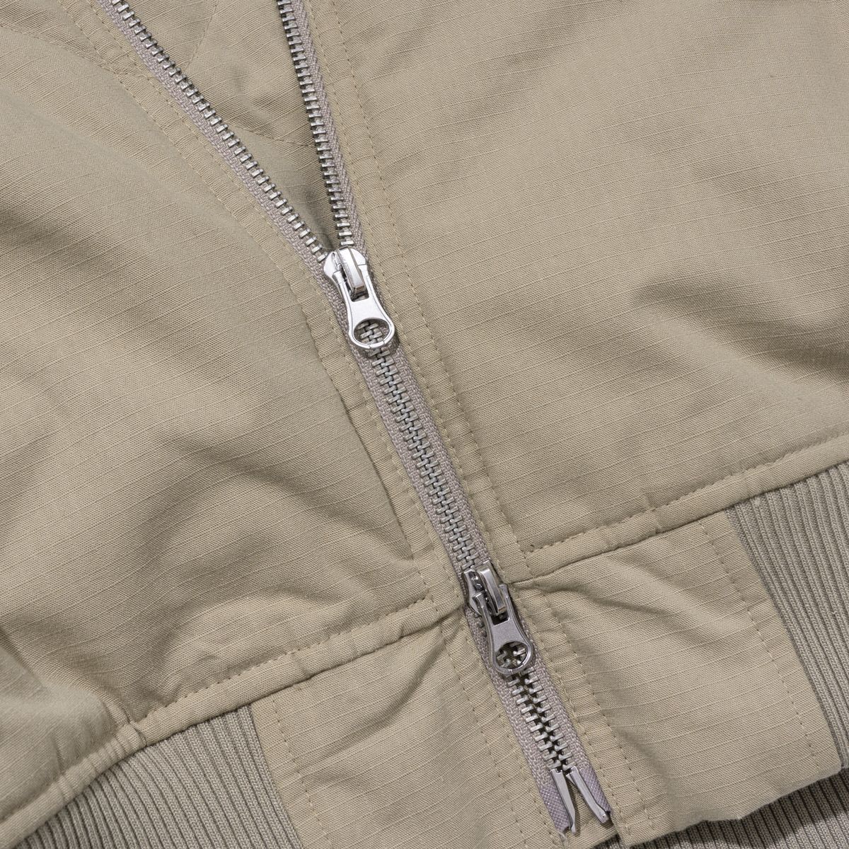 엑스트라오디너리(EXTRAORDINARY) MEDIEVAL LOGO QUILTING JUMPER  BEIGE