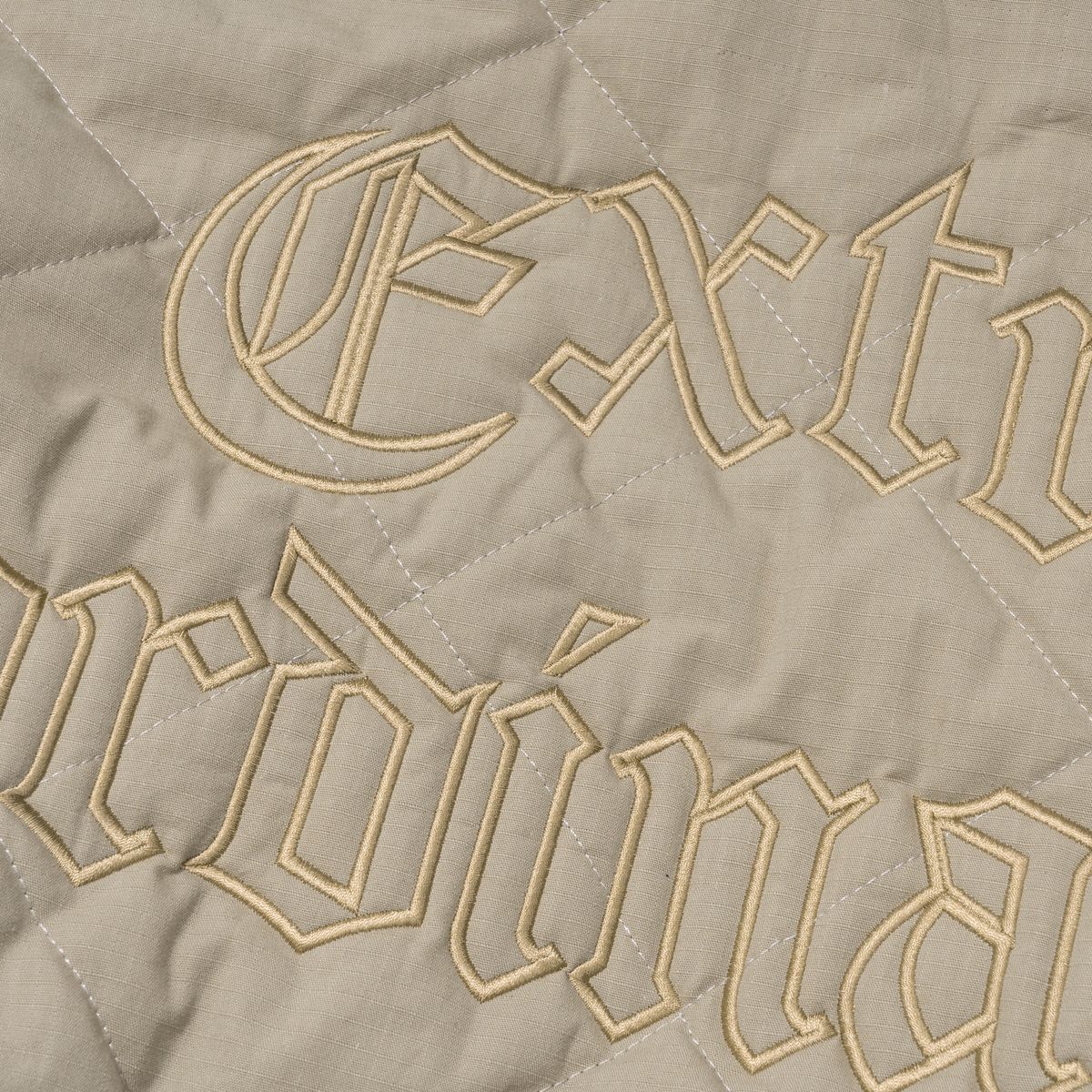 엑스트라오디너리(EXTRAORDINARY) MEDIEVAL LOGO QUILTING JUMPER  BEIGE