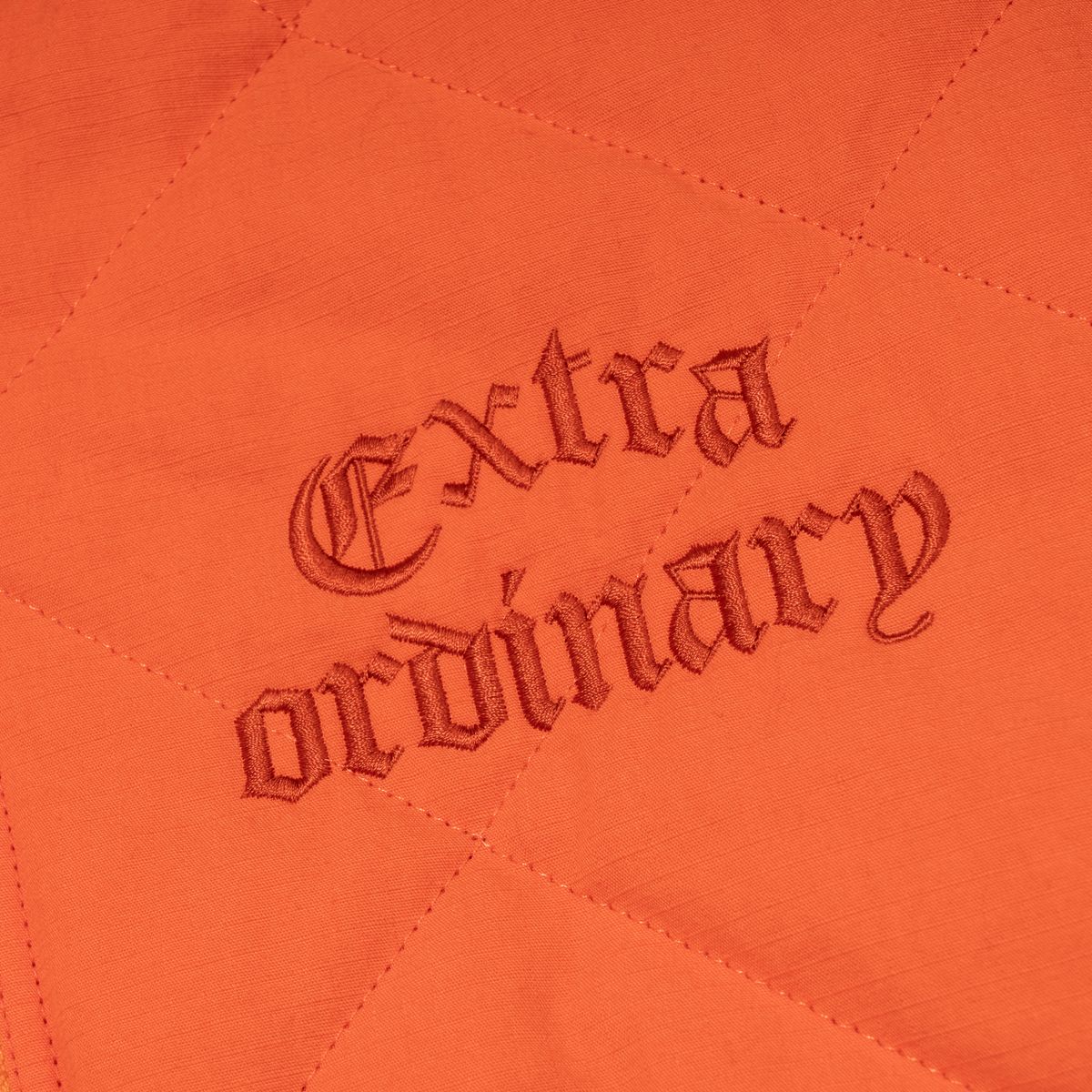 엑스트라오디너리(EXTRAORDINARY) MEDIEVAL LOGO QUILTING JUMPER  ORANGE