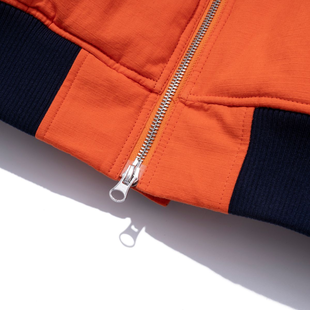 엑스트라오디너리(EXTRAORDINARY) MEDIEVAL LOGO QUILTING JUMPER  ORANGE
