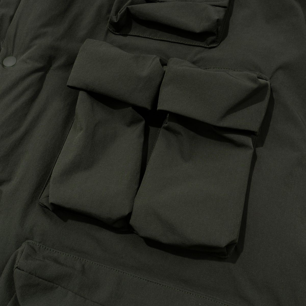 엑스트라오디너리(EXTRAORDINARY) MULTI POCKET DOWN JUMPER  KHAKI