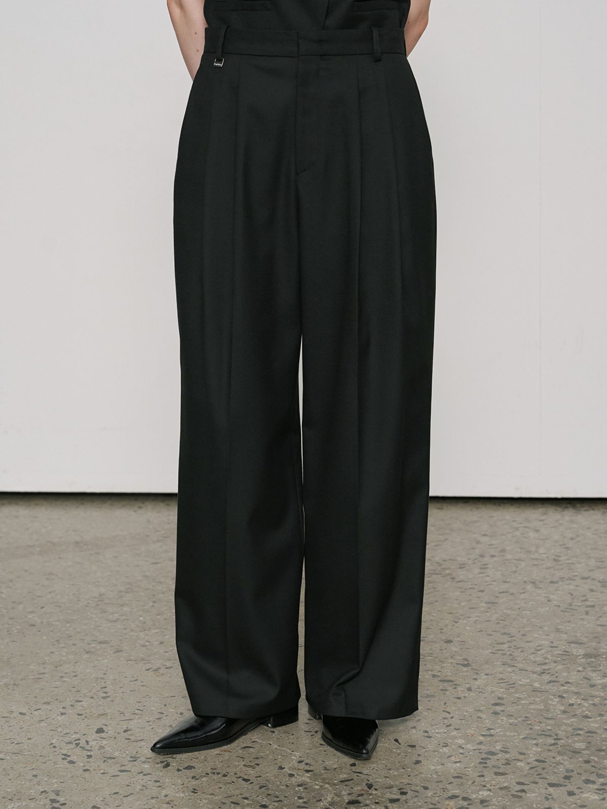 프롬웨얼(FROMWHERE) Wool Wide Pleated Trousers Black
