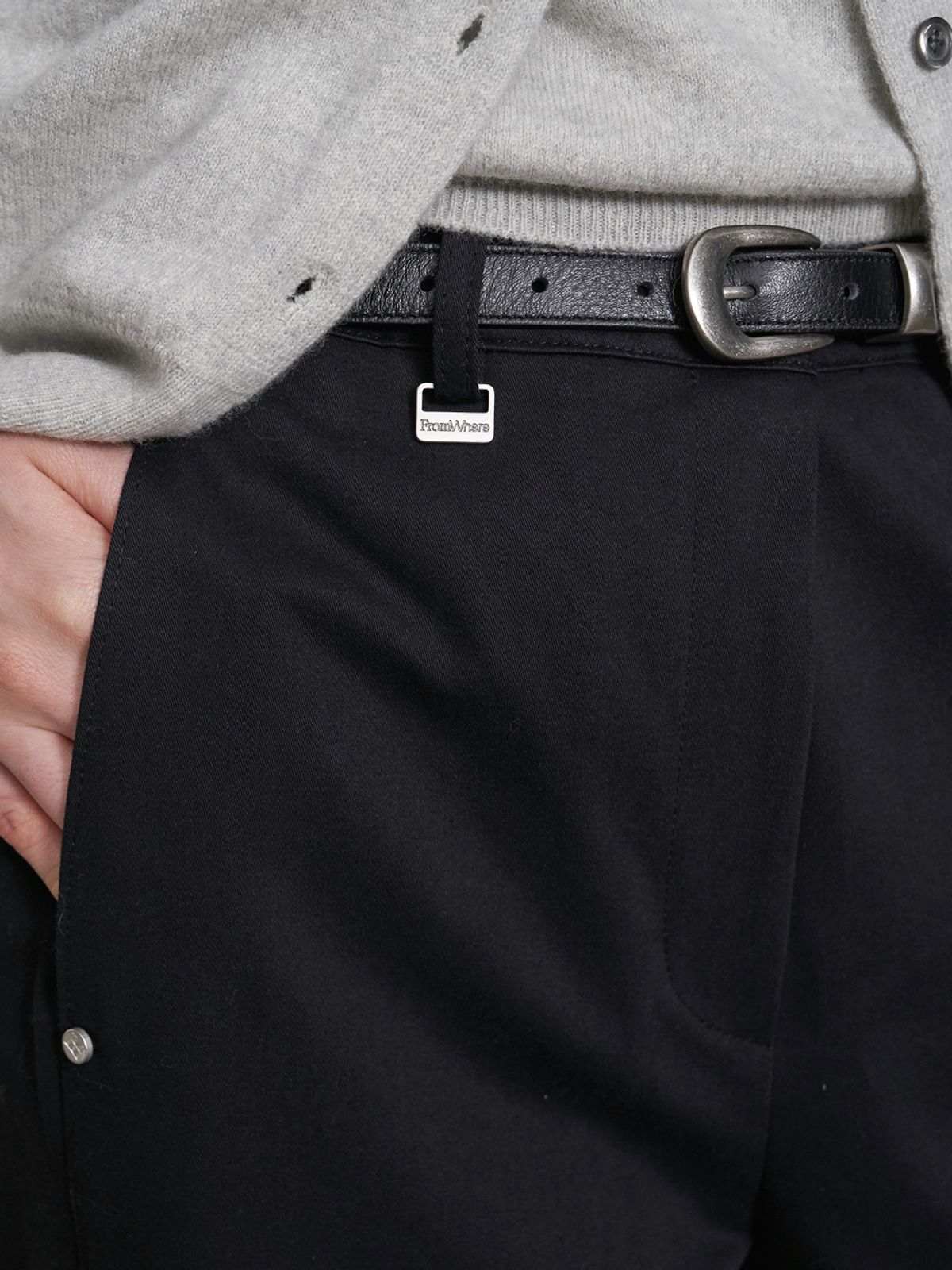 프롬웨얼(FROMWHERE) Cutting Line Cotton Pants Black