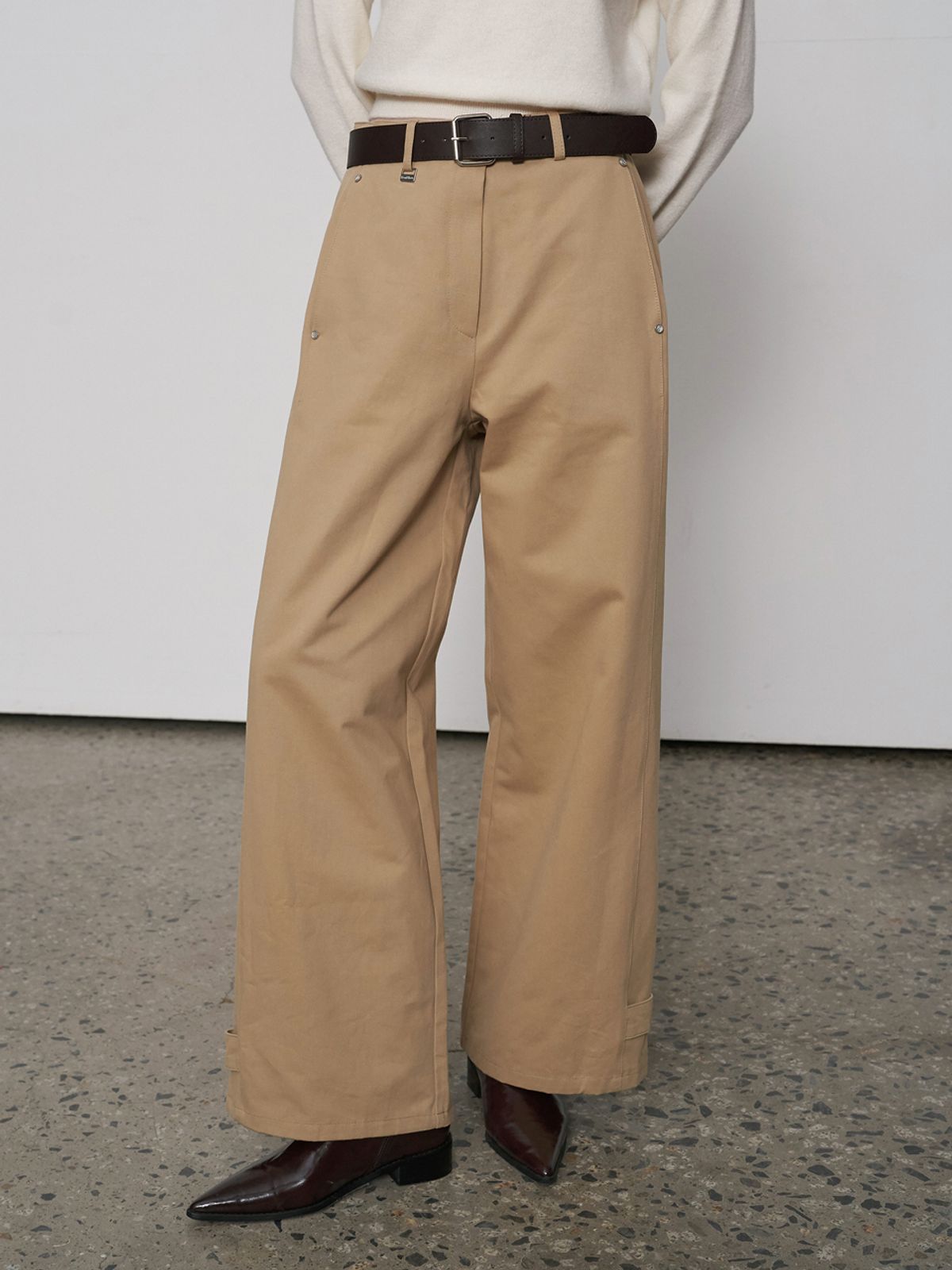 프롬웨얼(FROMWHERE) Cutting Line Cotton Pants Beige
