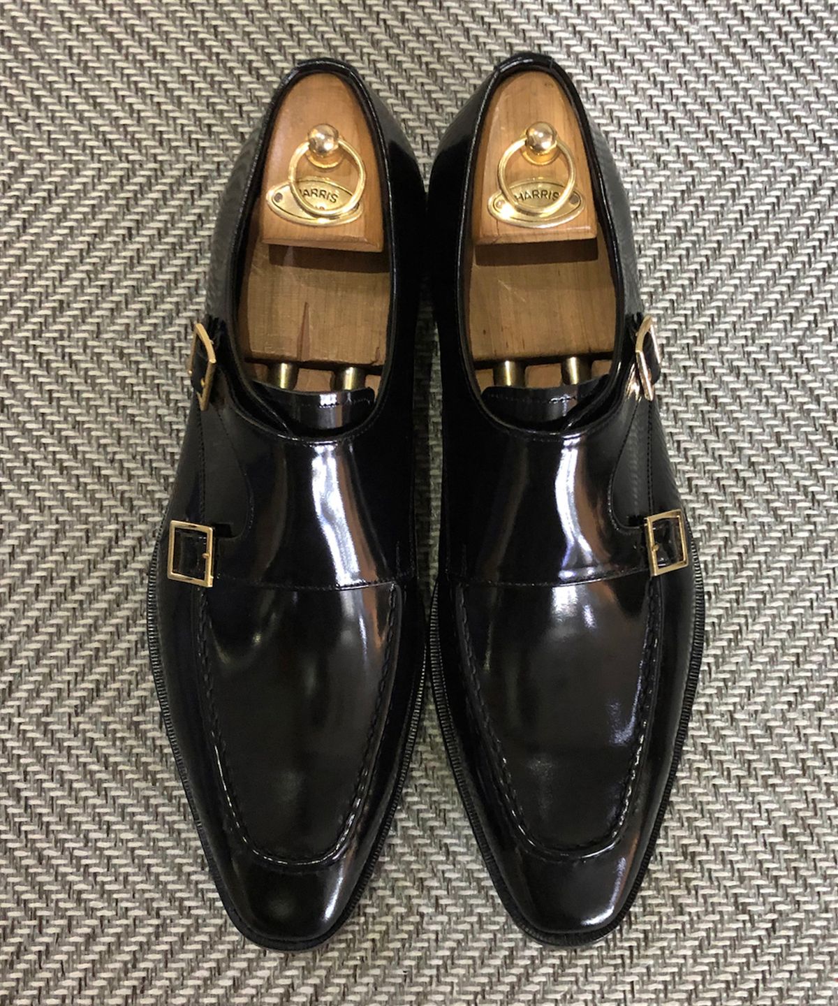 조앤슈(JOENSHOE) 해리스 골드버클 더블 몽크스트랩 블랙복스