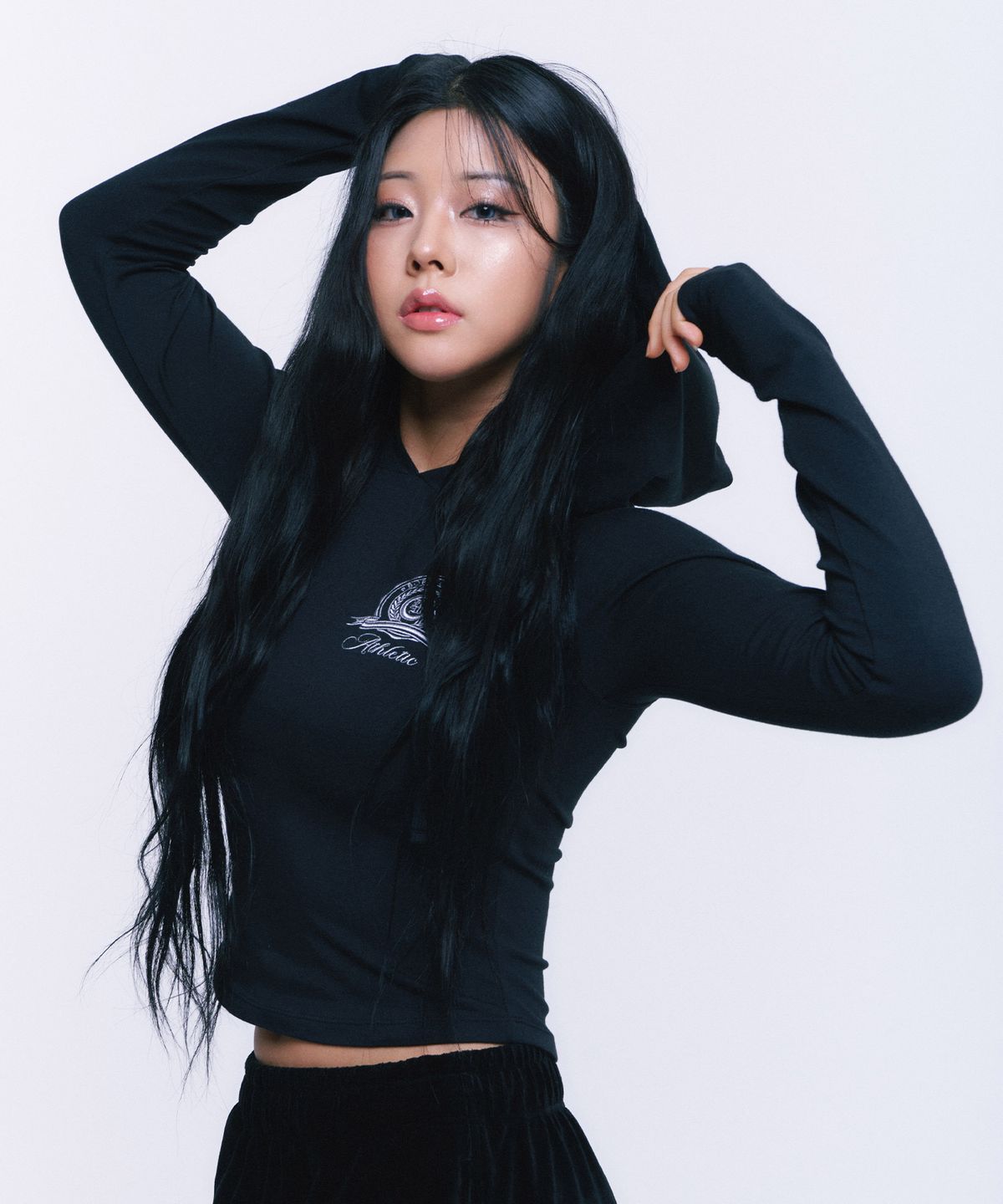 본투윈(BORN TO WIN) ATHLETIC EMBLEM SLIM HOODIE [BLACK]