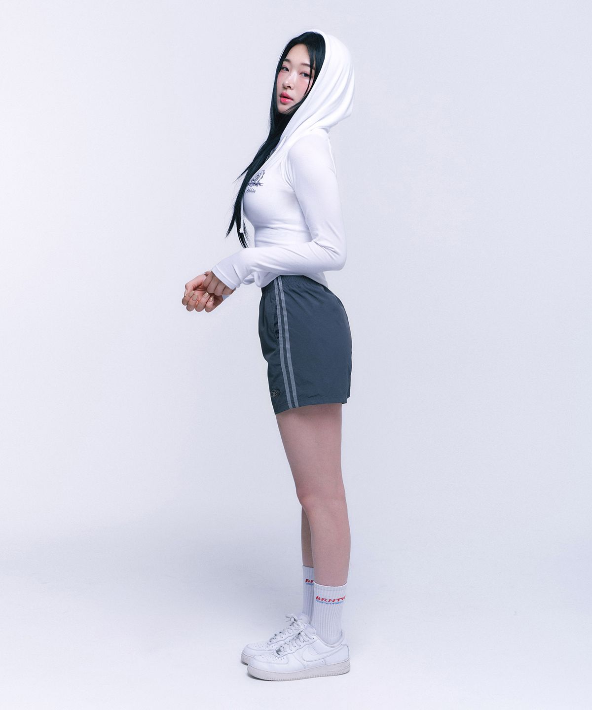 본투윈(BORN TO WIN) ATHLETIC EMBLEM SLIM HOODIE [WHITE]