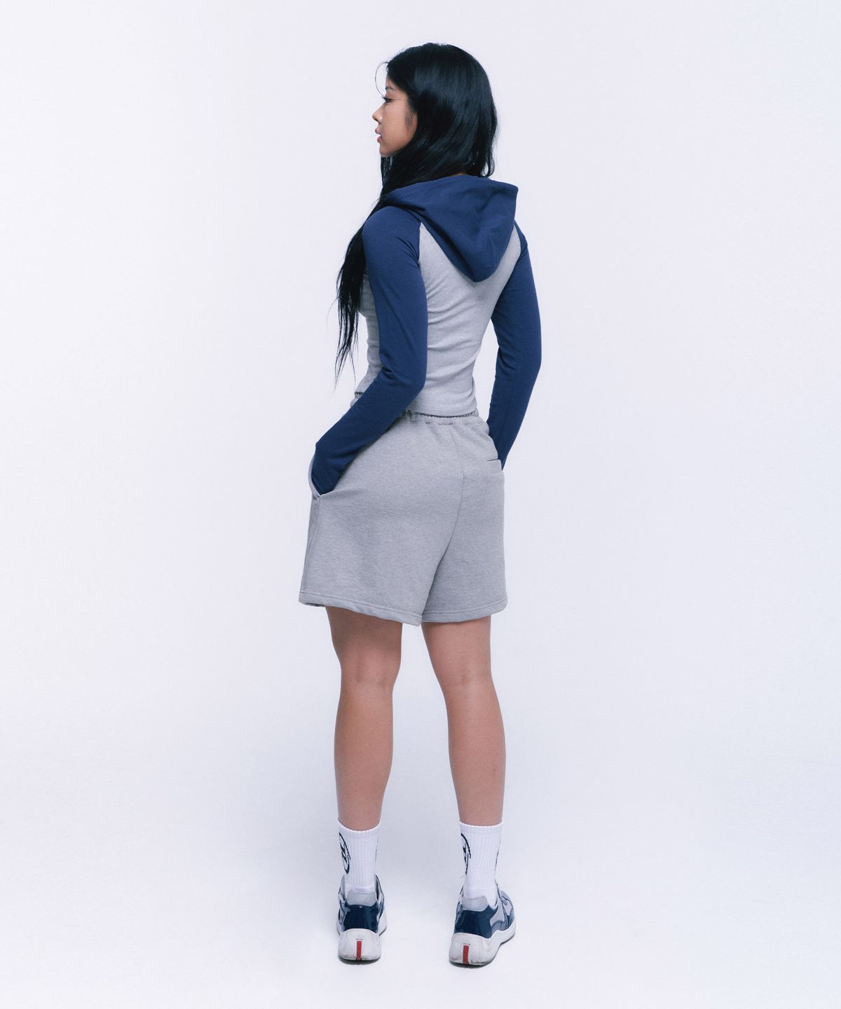 본투윈(BORN TO WIN) ATHLETIC EMBLEM SLIM HOODIE [MELANGE GREY]
