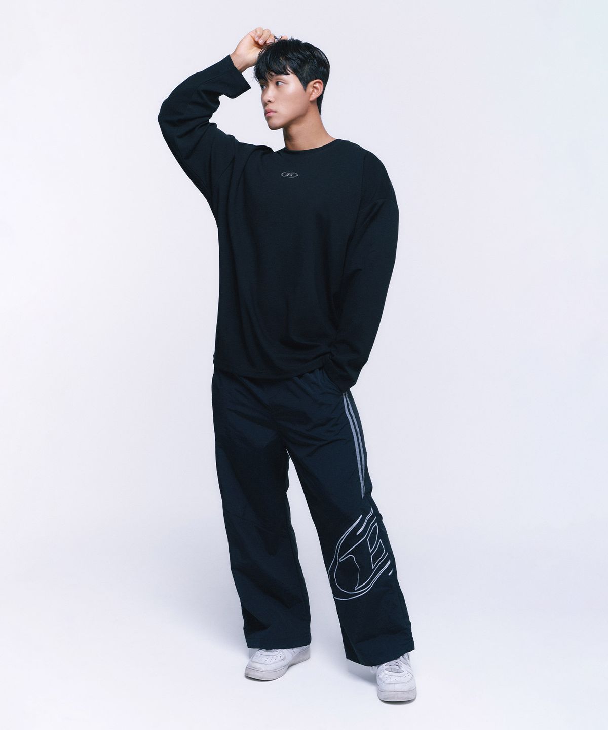 본투윈(BORN TO WIN) SILVER B OVER FIT LONGSLEEVE [BLACK]