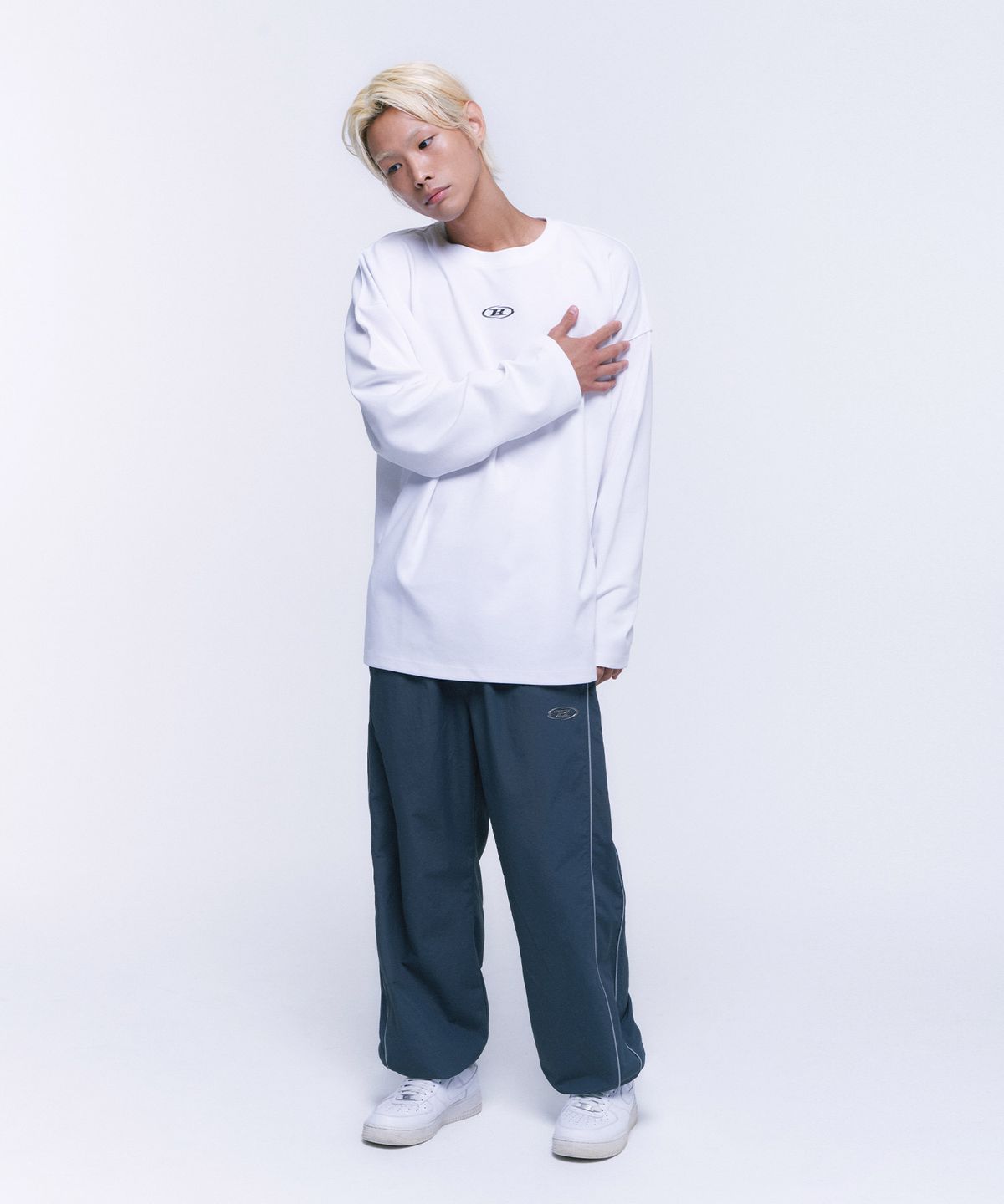 본투윈(BORN TO WIN) SILVER B OVER FIT LONGSLEEVE [WHITE]