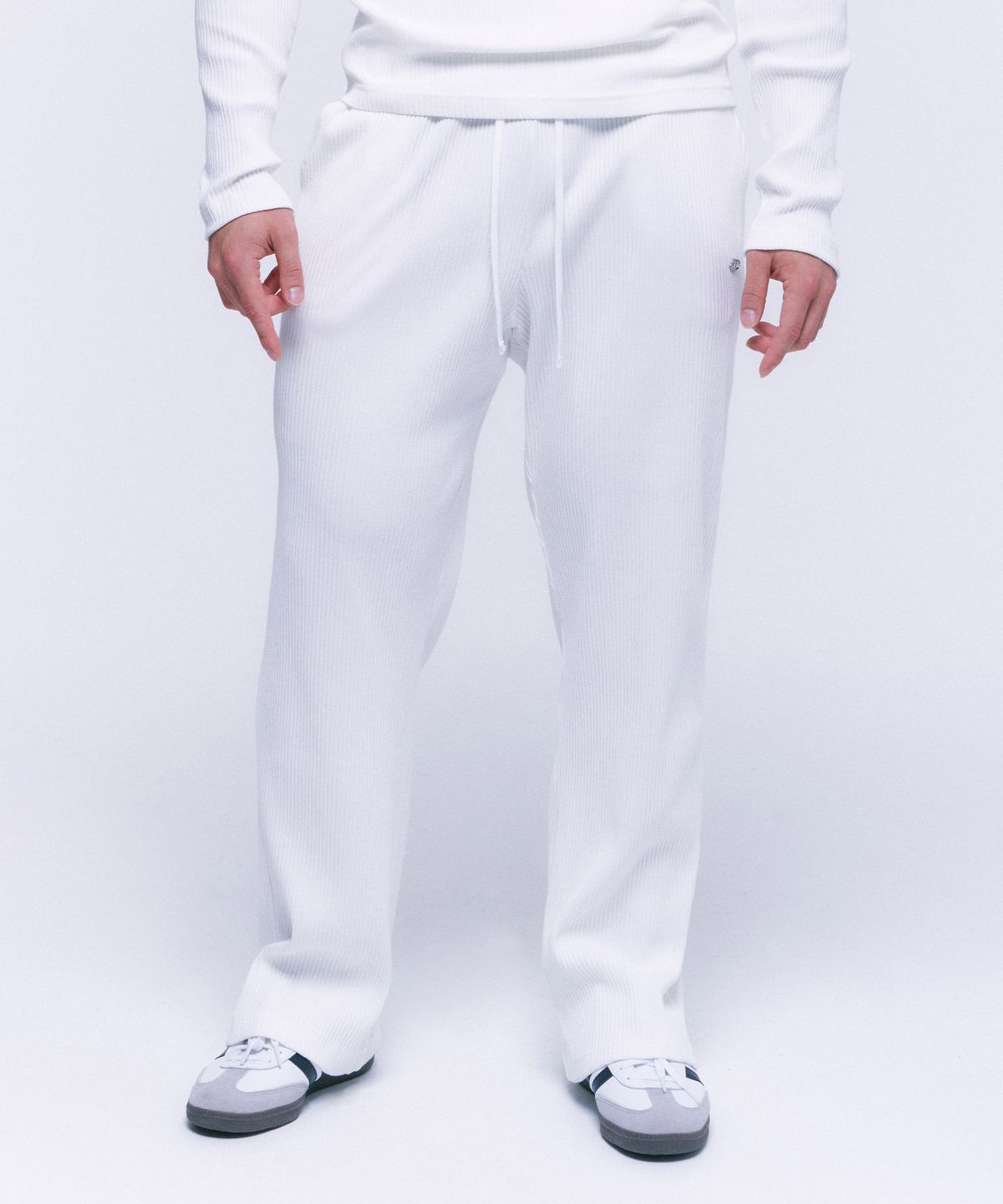 본투윈(BORN TO WIN) B PENDANT RIBBED SEMI WIDE PANTS [WHITE]