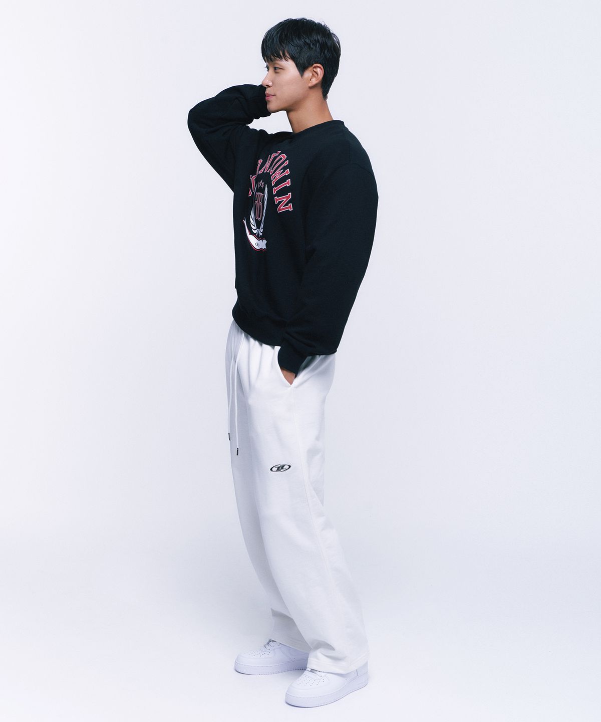 본투윈(BORN TO WIN) DOUBLE B EMBLEM SWEATSHIRTS [BLACK]