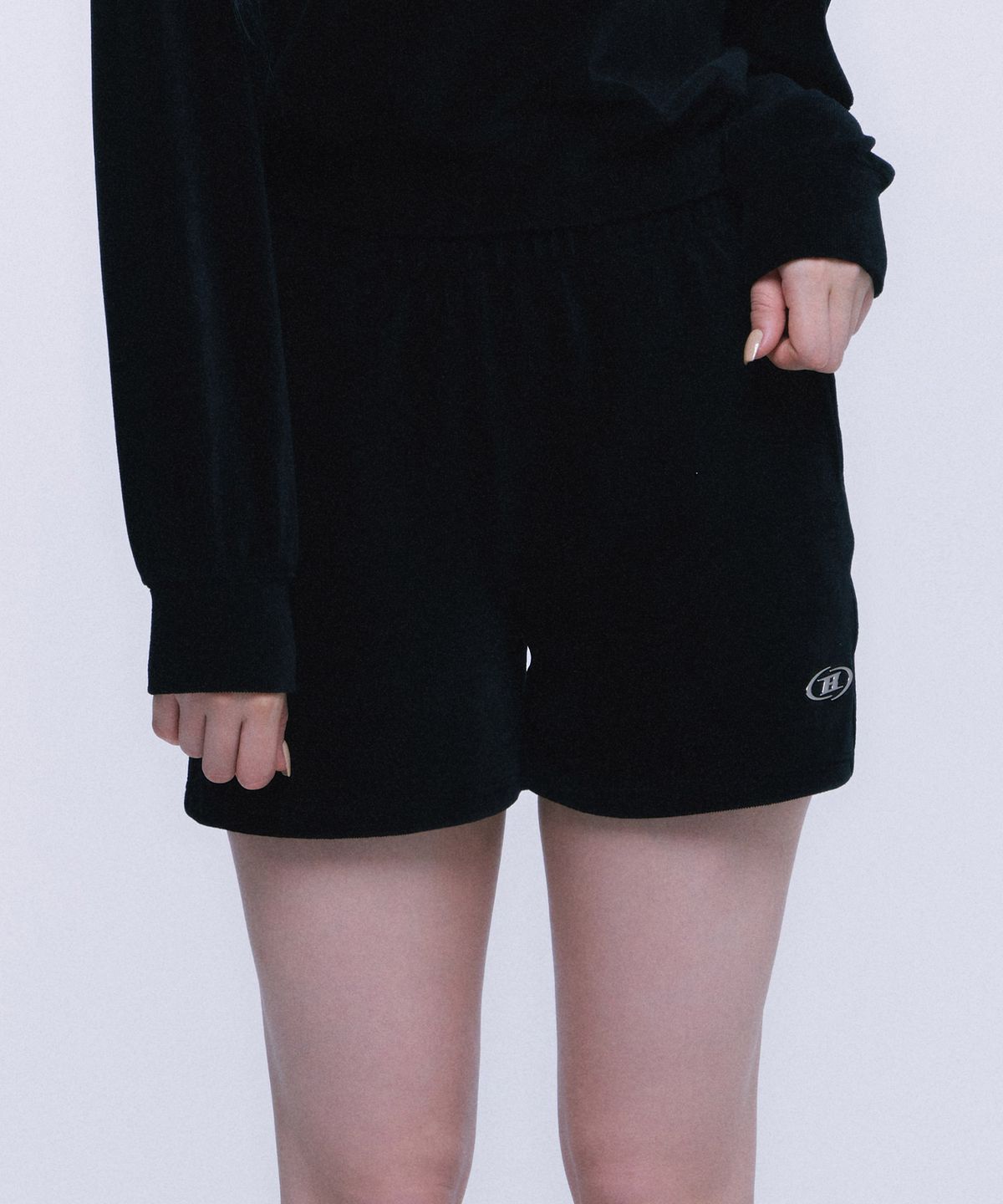 본투윈(BORN TO WIN) B CHROME VELOUR SHORTS [BLACK]