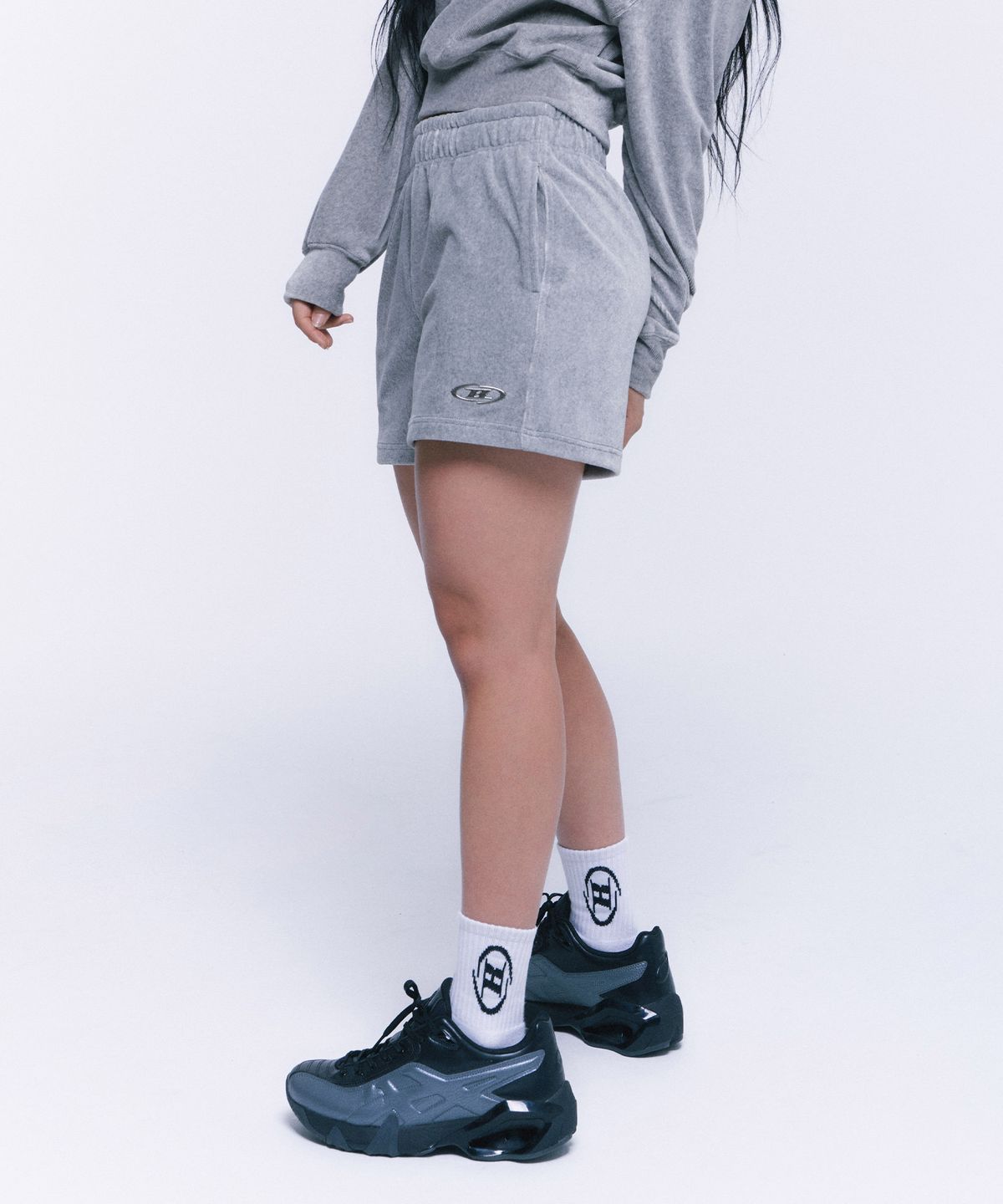 본투윈(BORN TO WIN) B CHROME VELOUR SHORTS [MELANGE GREY]