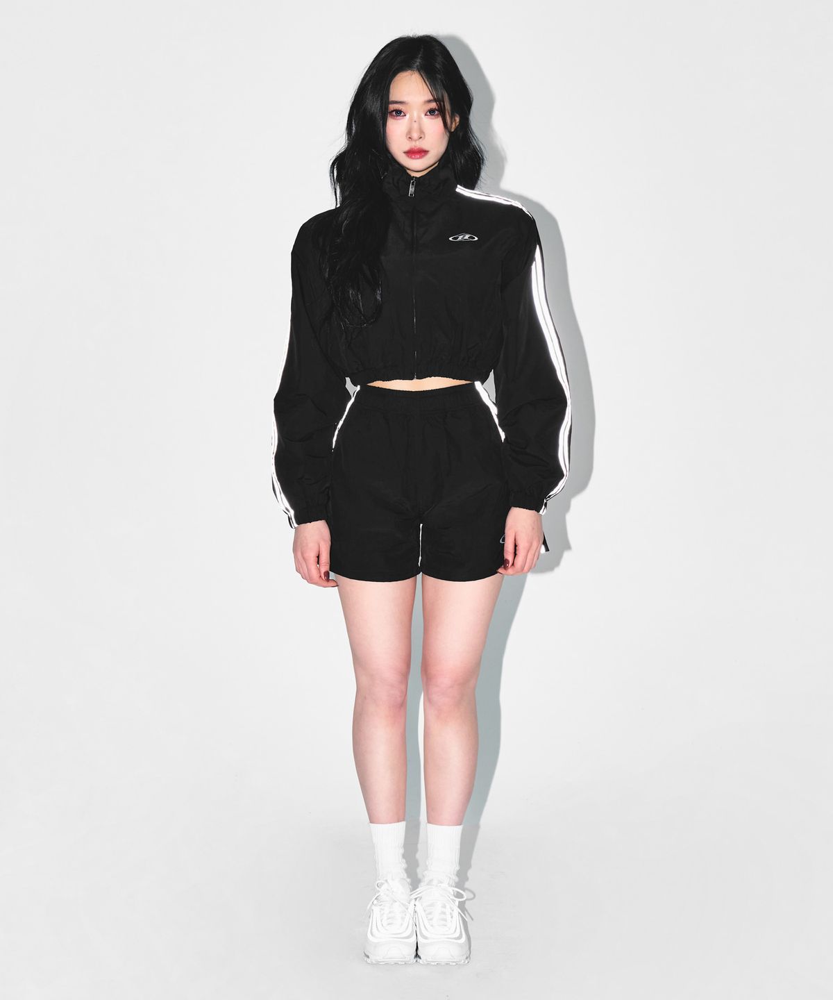 본투윈(BORN TO WIN) REFLECTIVE LINE NYLON SHORTS [BLACK]