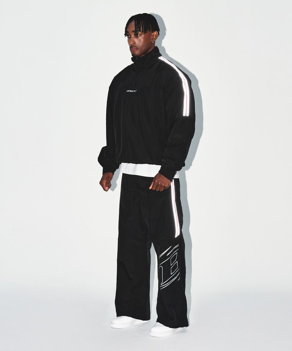 본투윈(BORN TO WIN) REFLECTIVE LINE BIG SYMBOL ANORAK JACKET [BLACK]