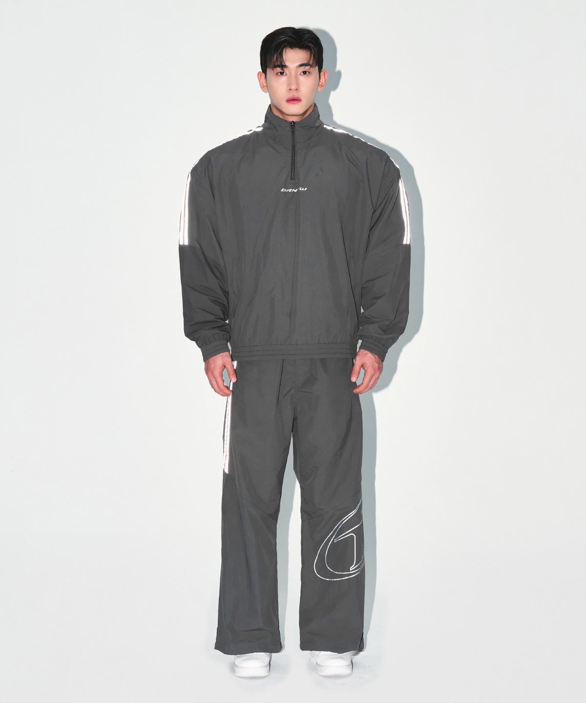 본투윈(BORN TO WIN) REFLECTIVE LINE BIG SYMBOL ANORAK JACKET [CHARCOAL]