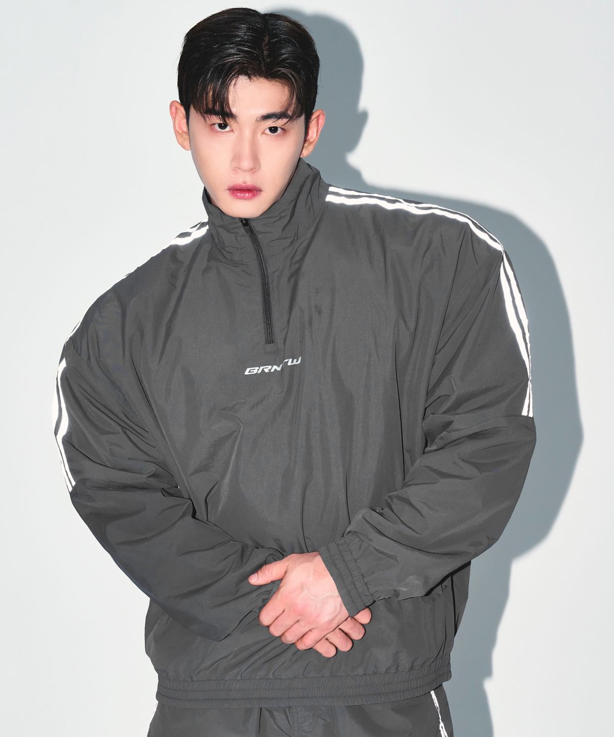 본투윈(BORN TO WIN) REFLECTIVE LINE BIG SYMBOL ANORAK JACKET [CHARCOAL]
