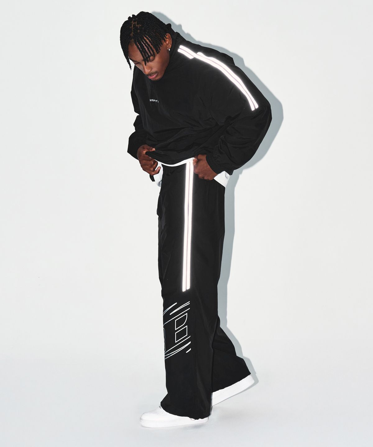 본투윈(BORN TO WIN) REFLECTIVE LINE BIG SYMBOL WIDE PANTS [BLACK]