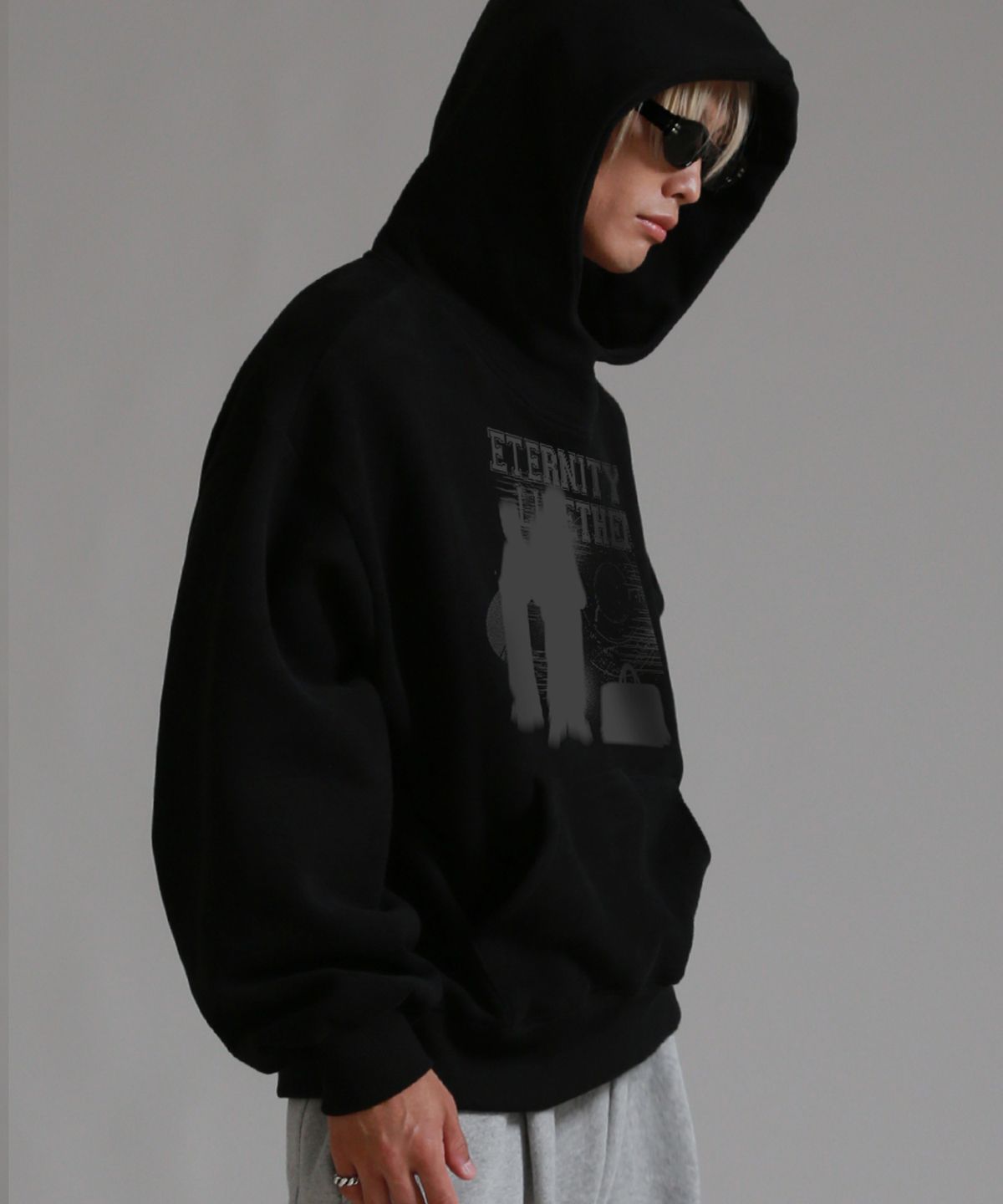 라이크더모스트(LIKE THE MOST) 피치스킨 리스트업 오버 후디_블랙