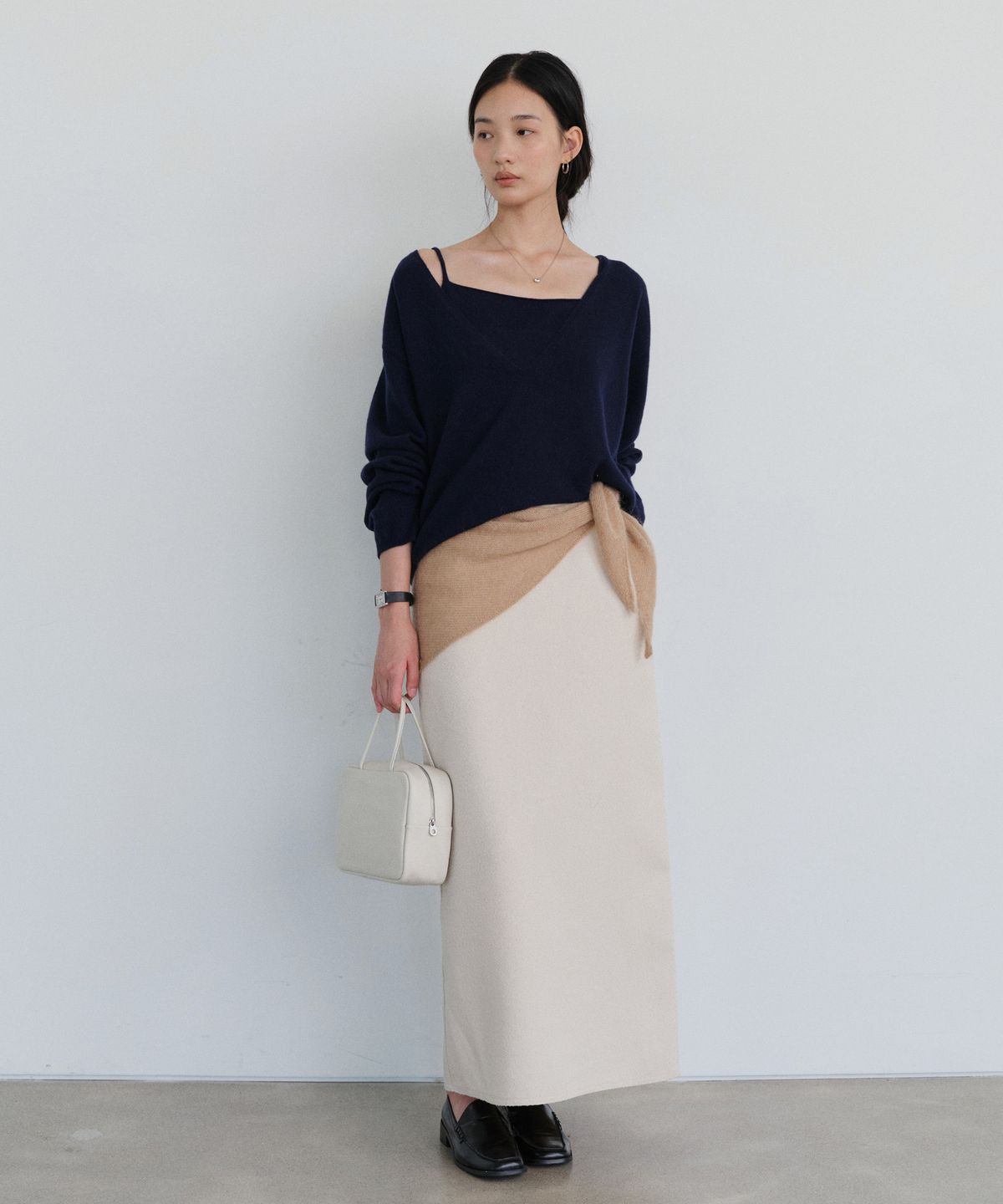 유라고(URAGO) Yak wool V-neck knit