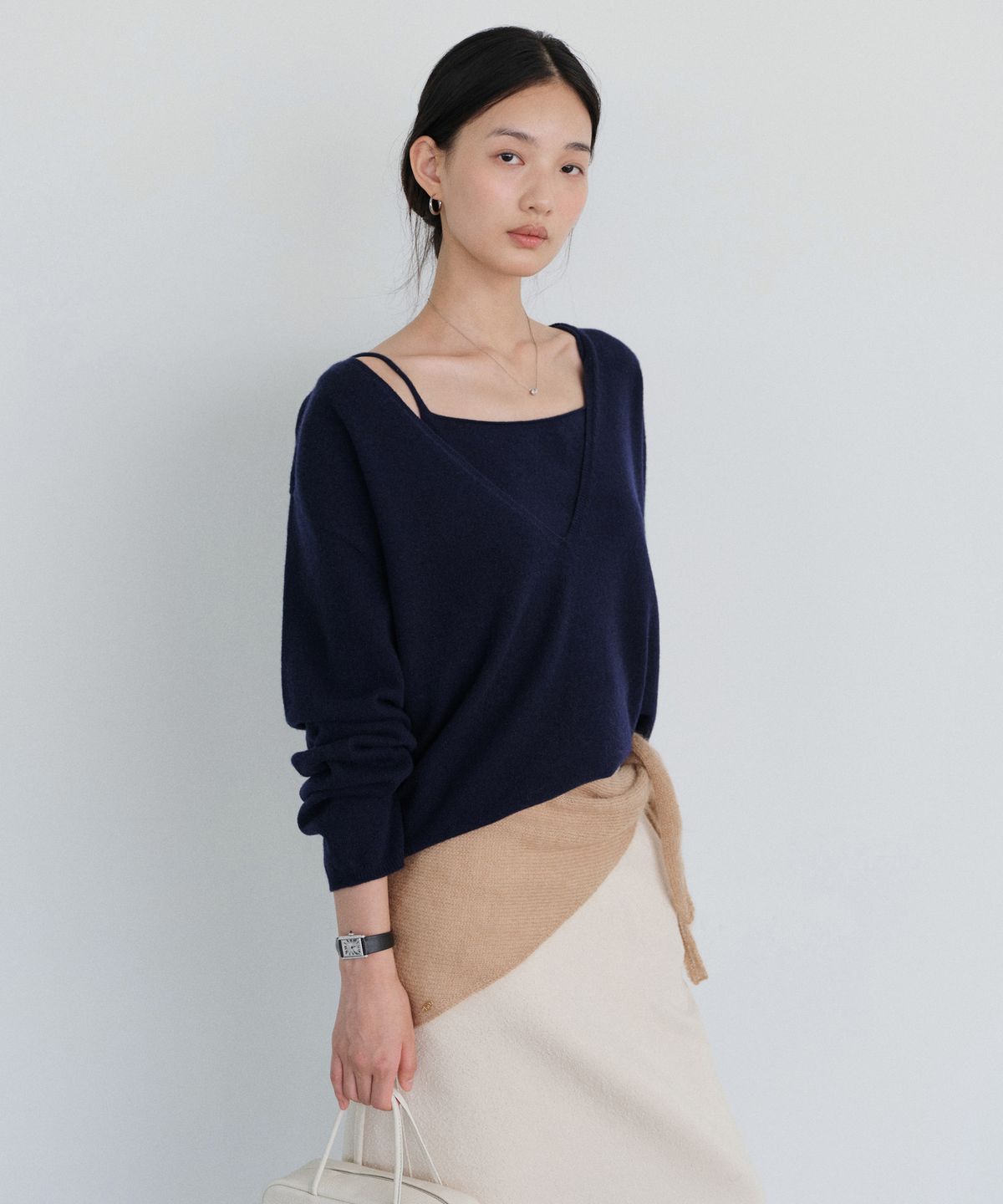 유라고(URAGO) Yak wool V-neck knit