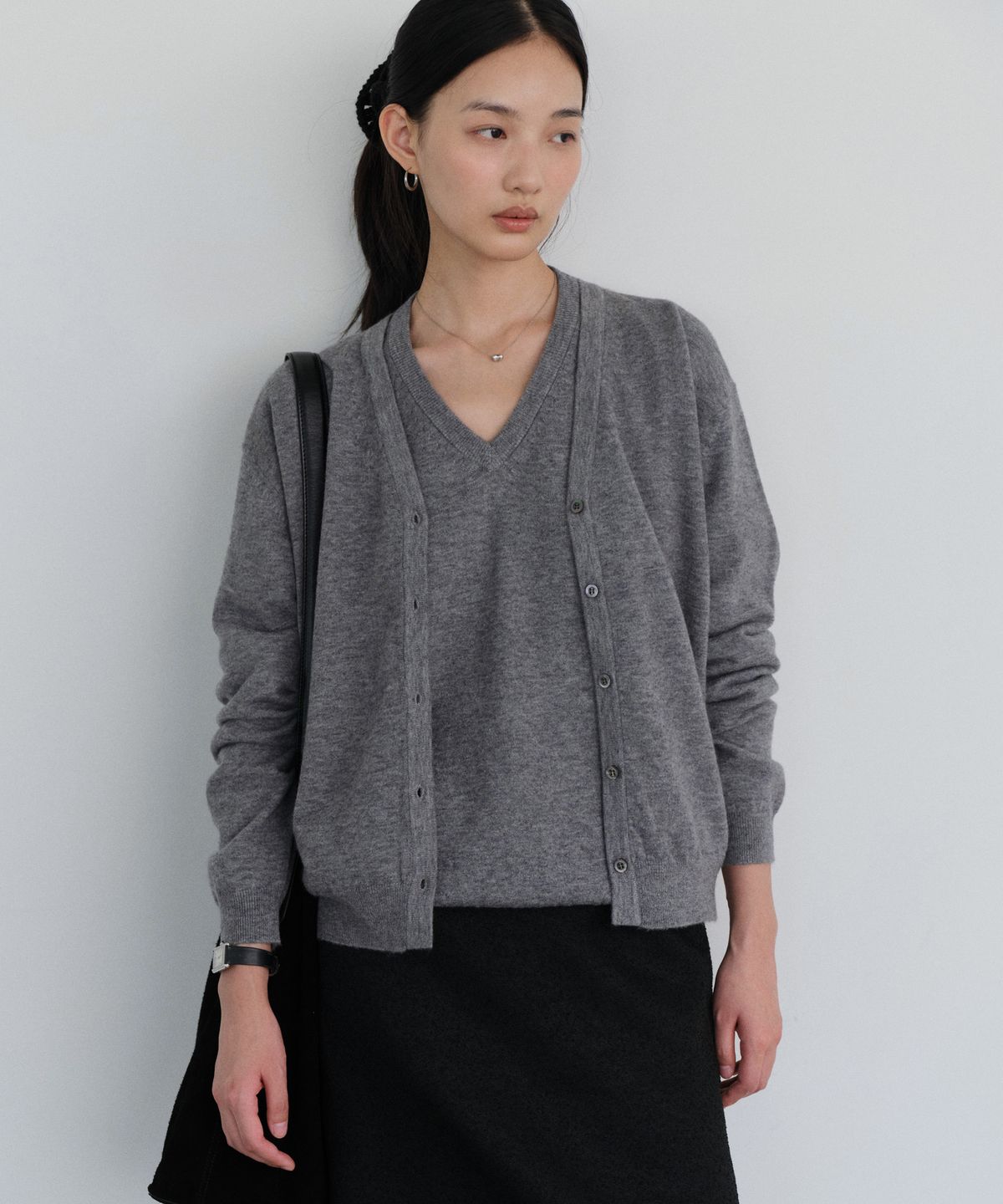 유라고(URAGO) Washable V-neck knit & cardigan set