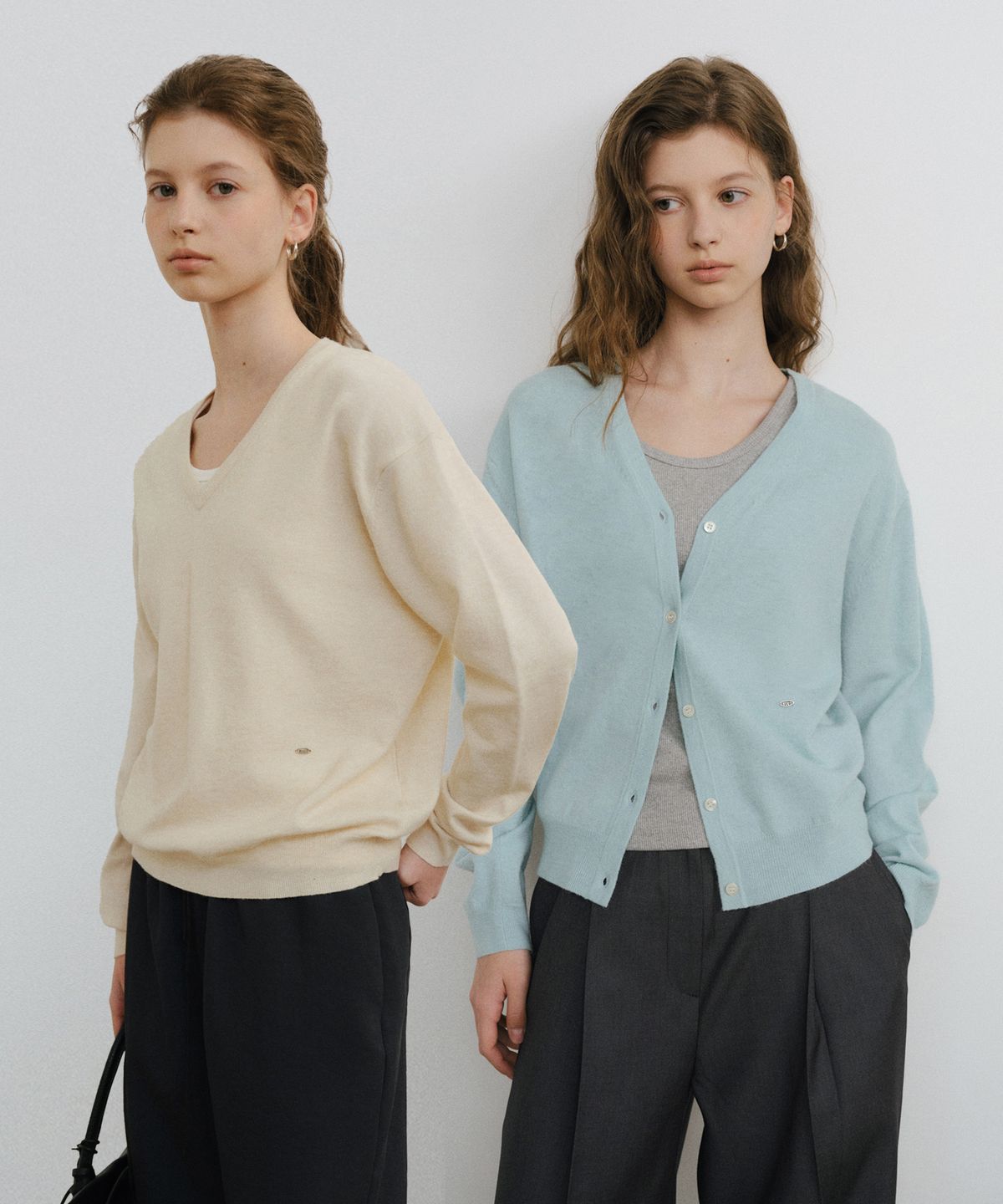 유라고(URAGO) Washable V-neck knit & cardigan set