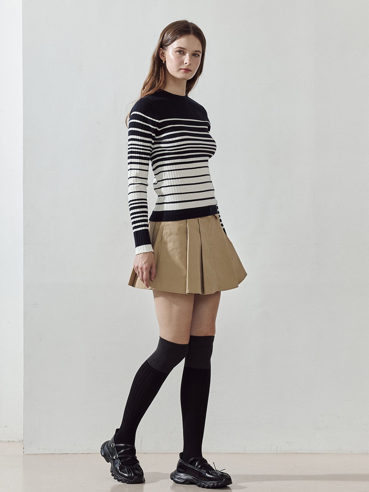 로드로아르(LORDLOAR) 슬림 스트라이프 골지 니트 NAVY