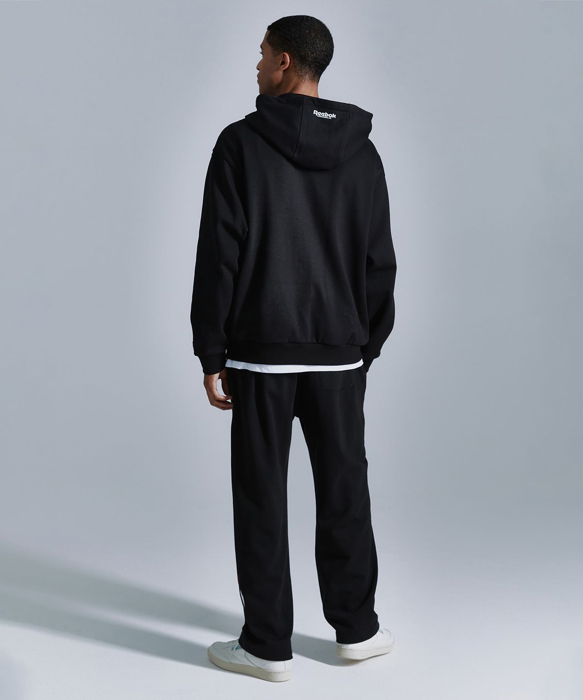 리복(REEBOK) 빅벡터 루즈핏 스웨트 팬츠 - 블랙