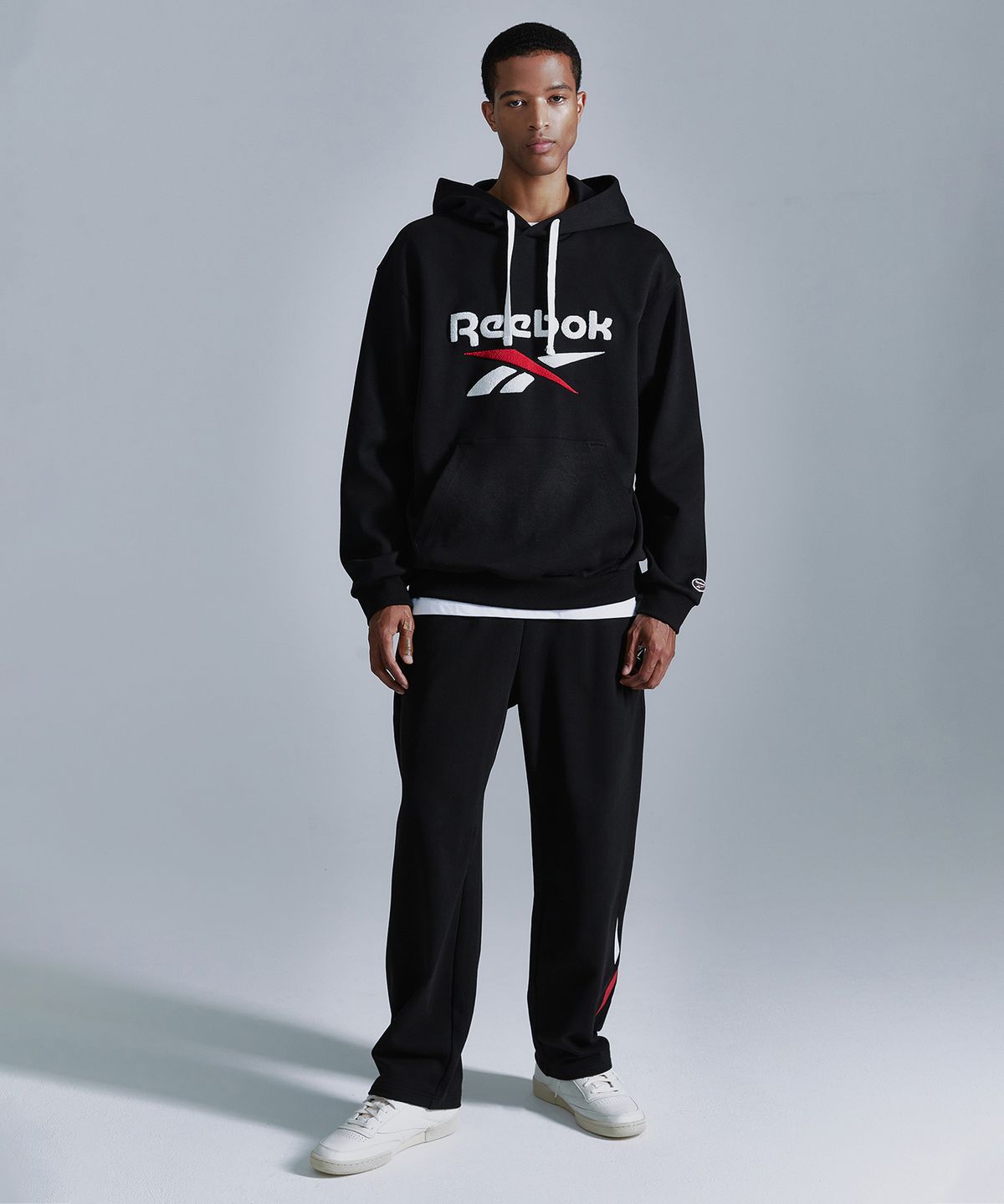 리복(REEBOK) 빅벡터 루즈핏 스웨트 팬츠 - 블랙