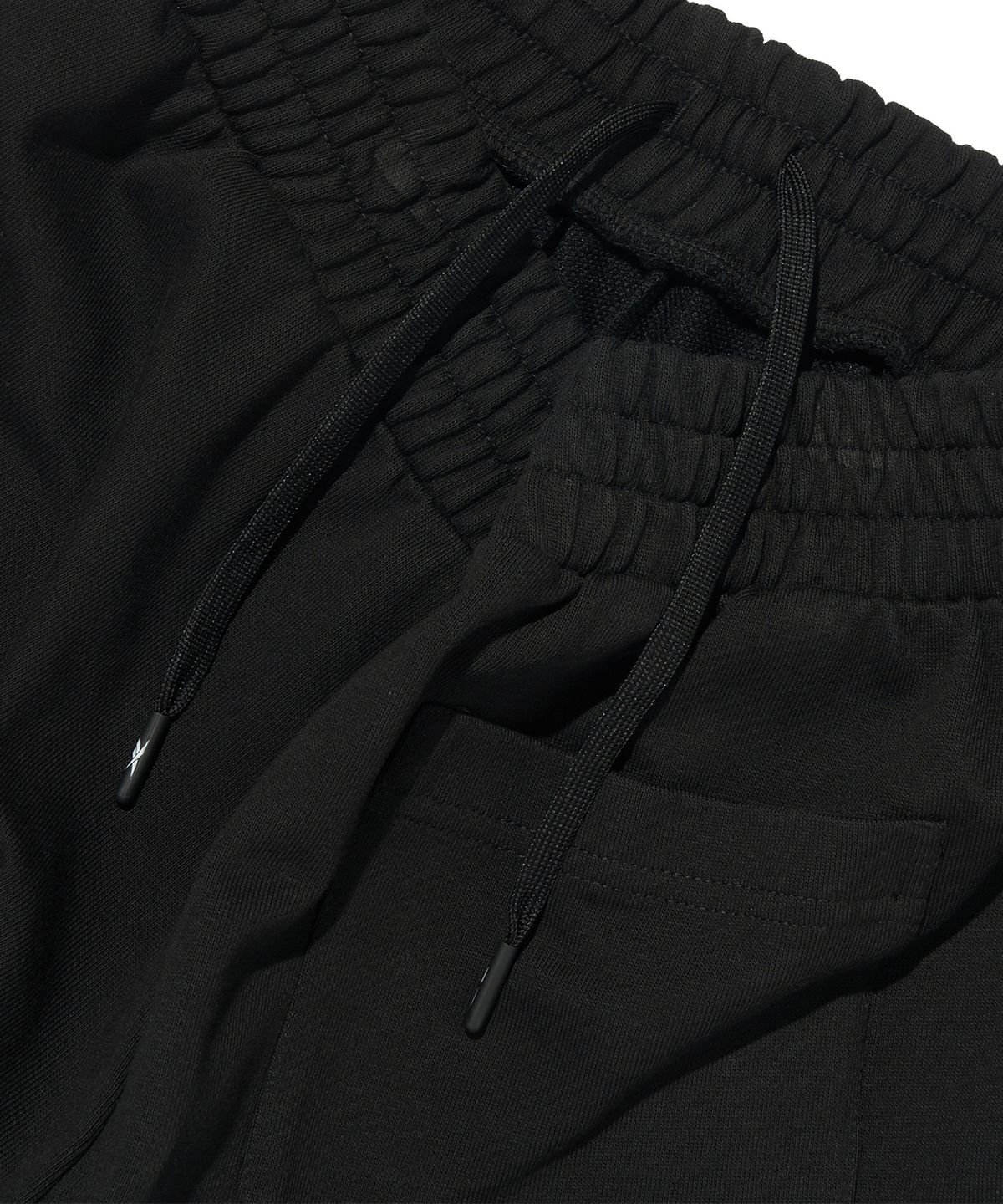 리복(REEBOK) 빅벡터 루즈핏 스웨트 팬츠 - 블랙