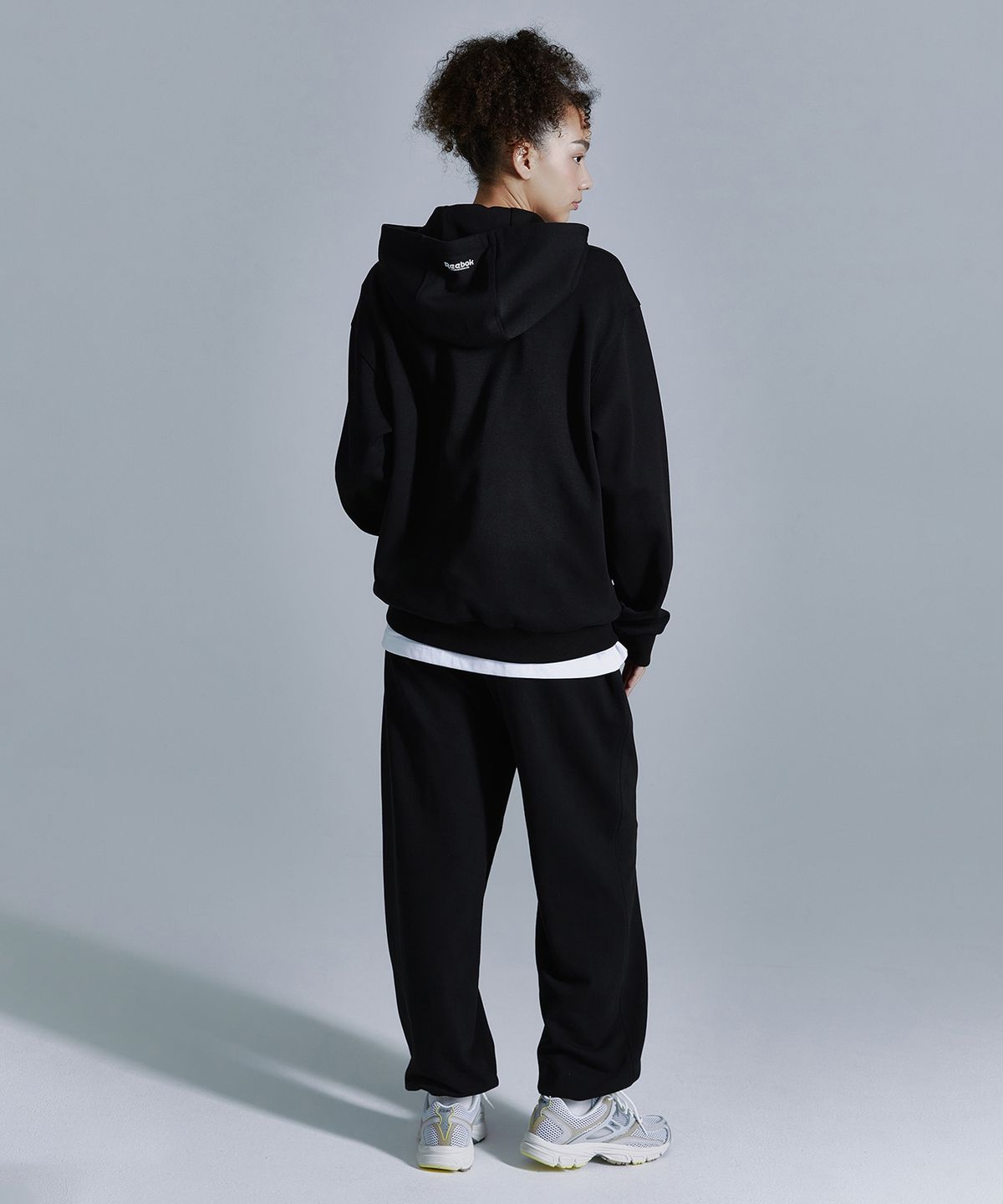 리복(REEBOK) 루즈핏 스웨트 조거 팬츠 - 블랙