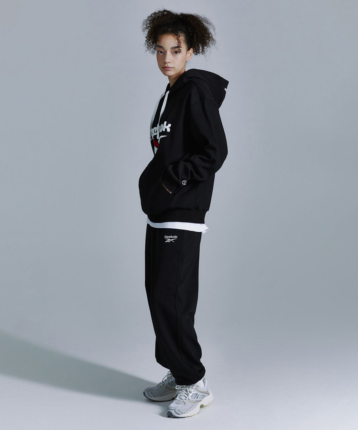 리복(REEBOK) 루즈핏 스웨트 조거 팬츠 - 블랙