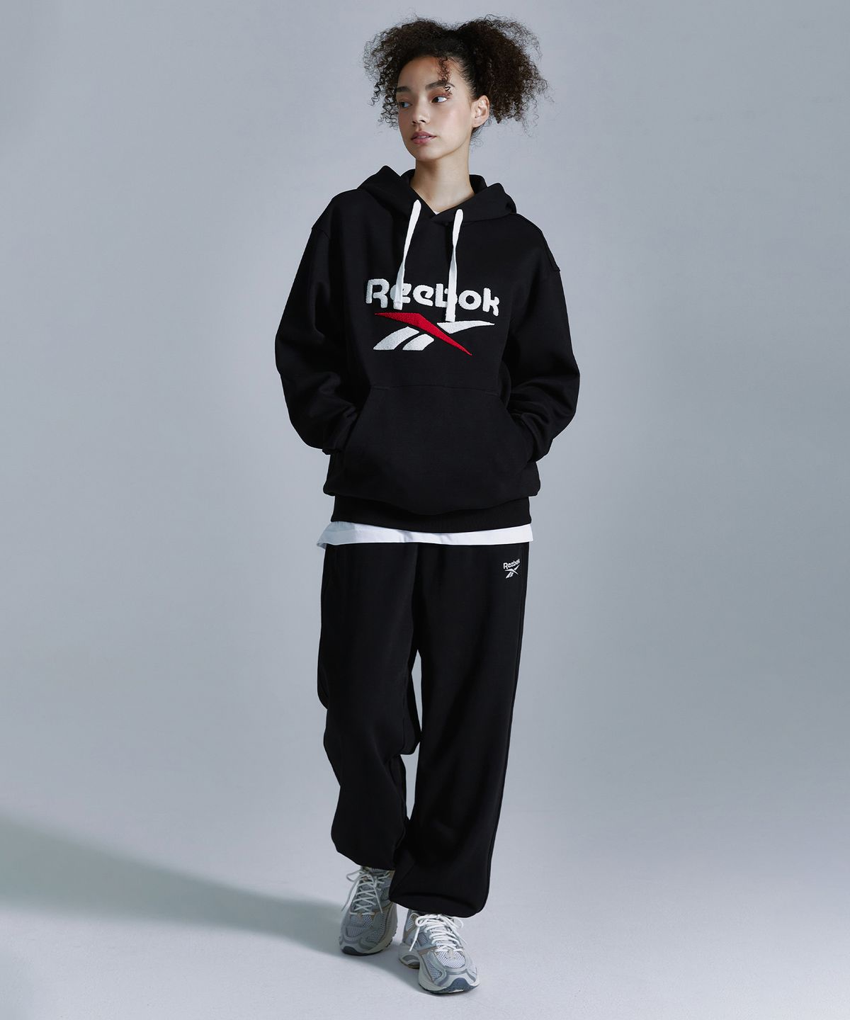 리복(REEBOK) 루즈핏 스웨트 조거 팬츠 - 블랙