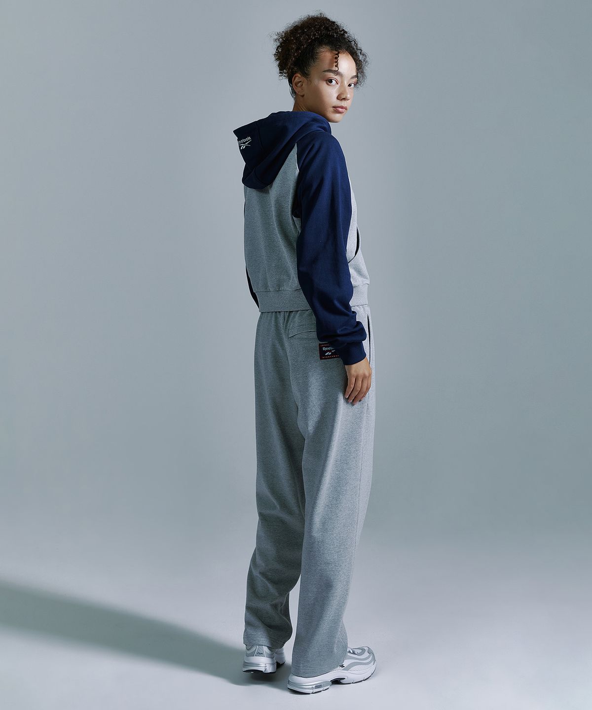 리복(REEBOK) 크롭 후드집업 (W)- 그레이