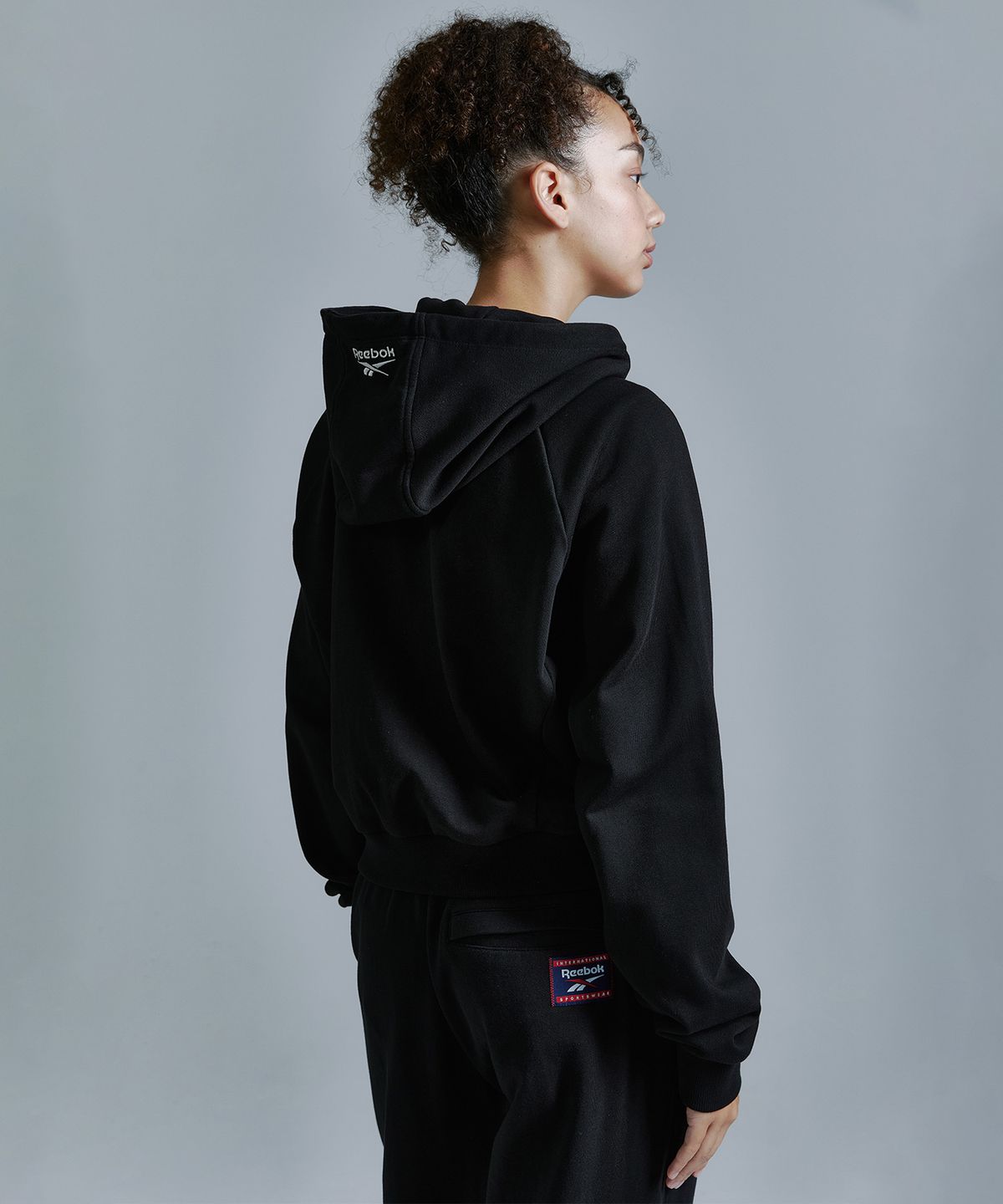 리복(REEBOK) 크롭 후드집업 (W)- 블랙